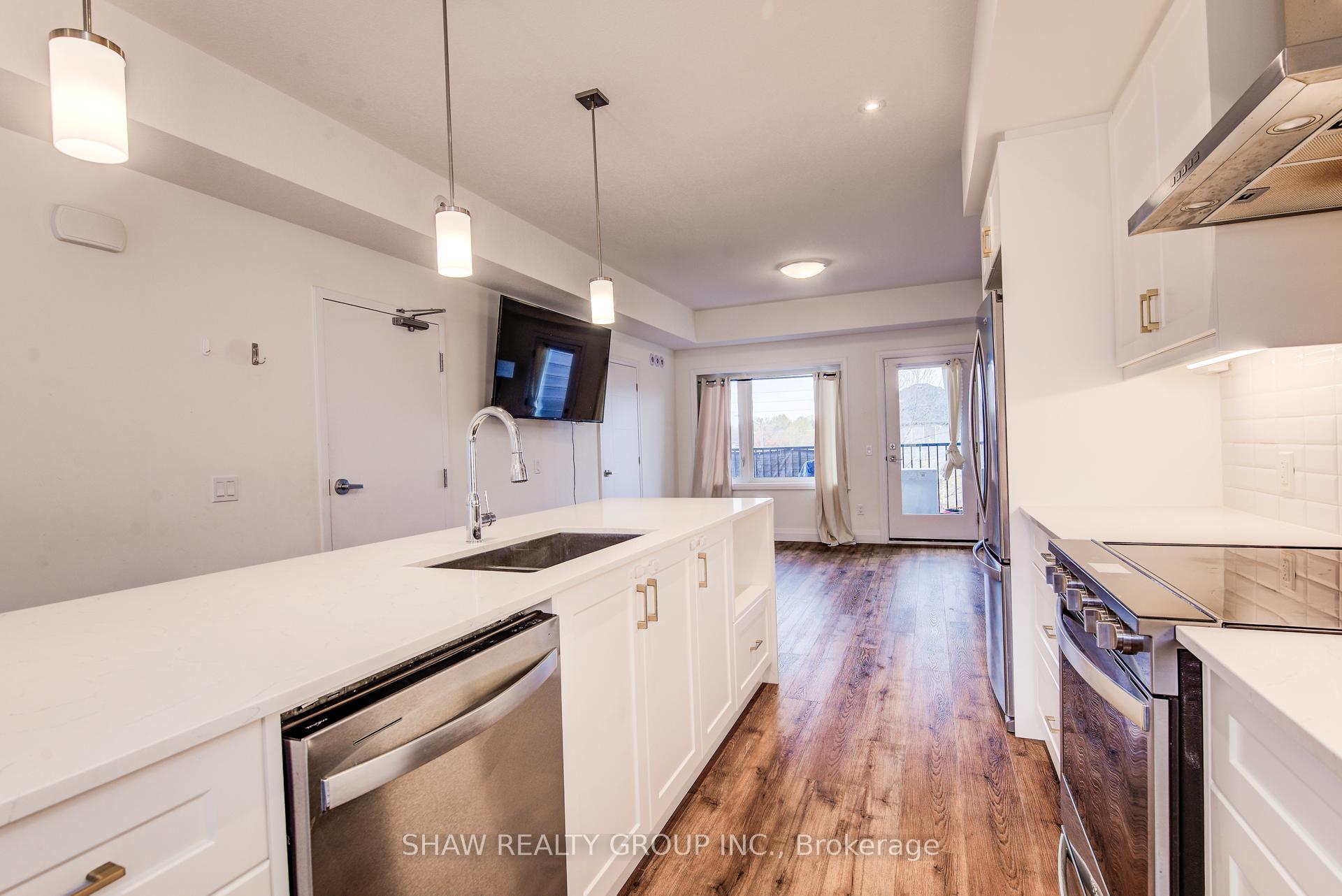 Photo 14 of 4 Lily Lane, Guelph, Clairfields/Hanlon Business Park — HOMEH