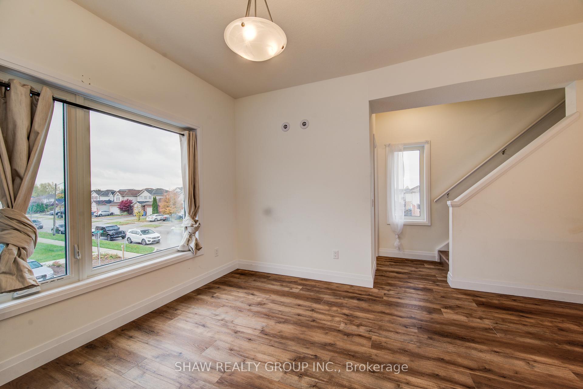 Photo 23 of 4 Lily Lane, Guelph, Clairfields/Hanlon Business Park — HOMEH