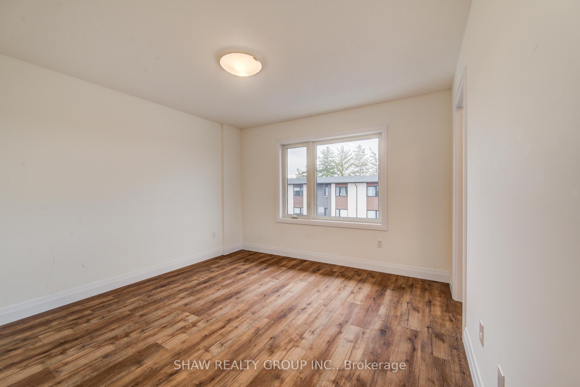 Photo 31 of 4 Lily Lane, Guelph, Clairfields/Hanlon Business Park — HOMEH