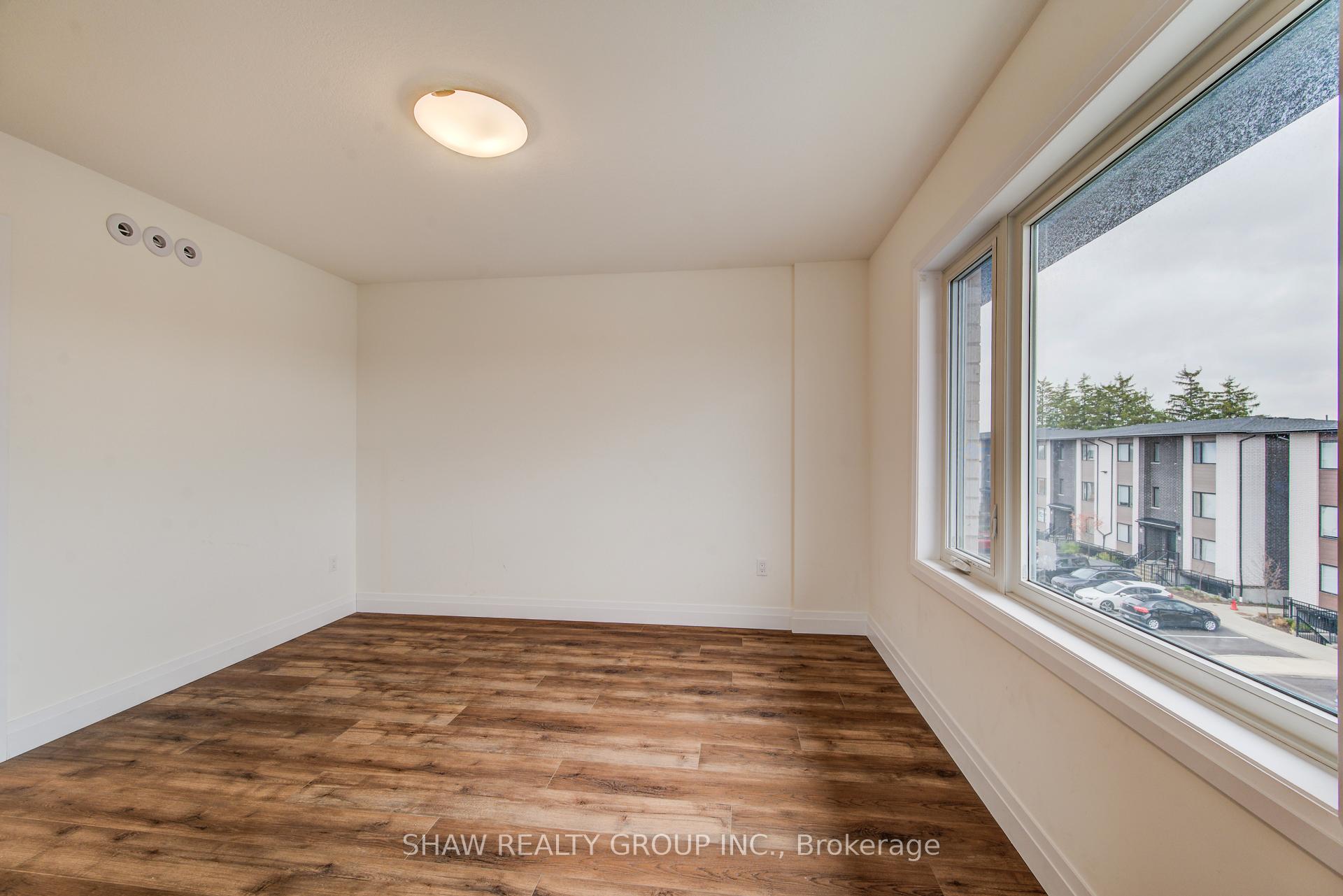 Photo 33 of 4 Lily Lane, Guelph, Clairfields/Hanlon Business Park — HOMEH