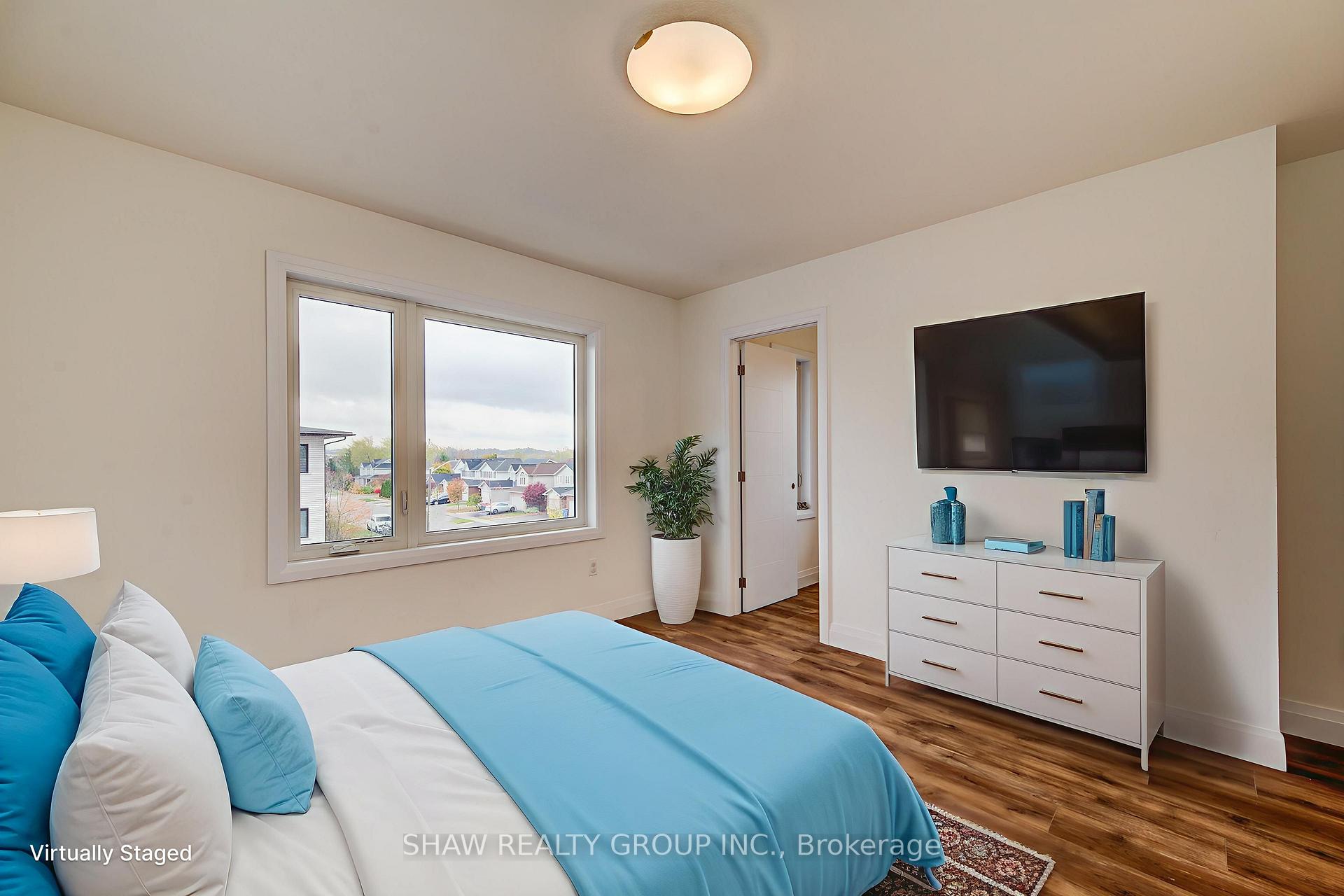 Photo 35 of 4 Lily Lane, Guelph, Clairfields/Hanlon Business Park — HOMEH