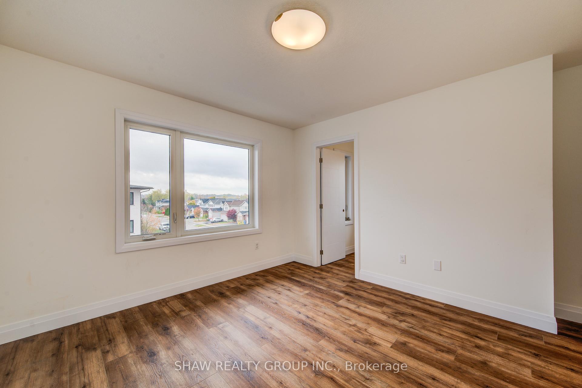 Photo 37 of 4 Lily Lane, Guelph, Clairfields/Hanlon Business Park — HOMEH