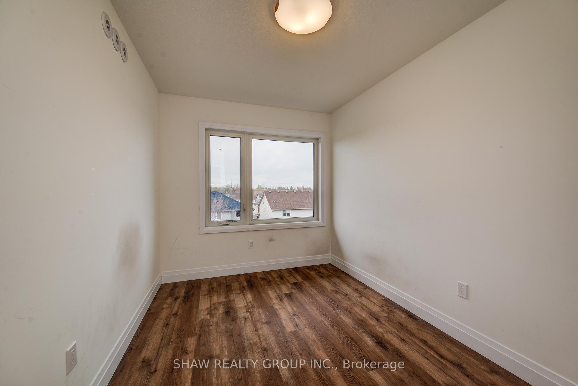 Photo 44 of 4 Lily Lane, Guelph, Clairfields/Hanlon Business Park — HOMEH