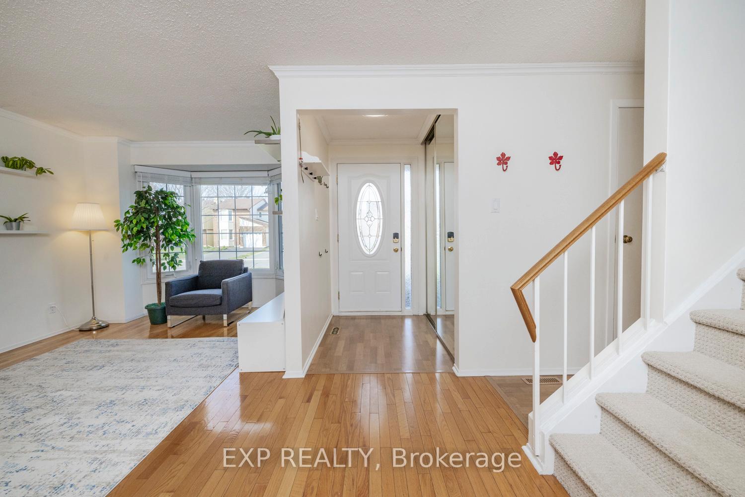 Photo 2 of 1465 Bradshaw Crescent, Ottawa, Pineview — HOMEH