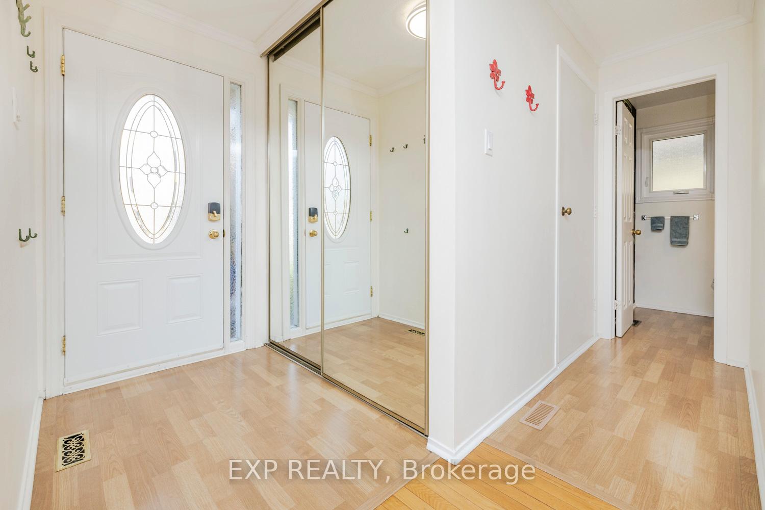 Photo 4 of 1465 Bradshaw Crescent, Ottawa, Pineview — HOMEH