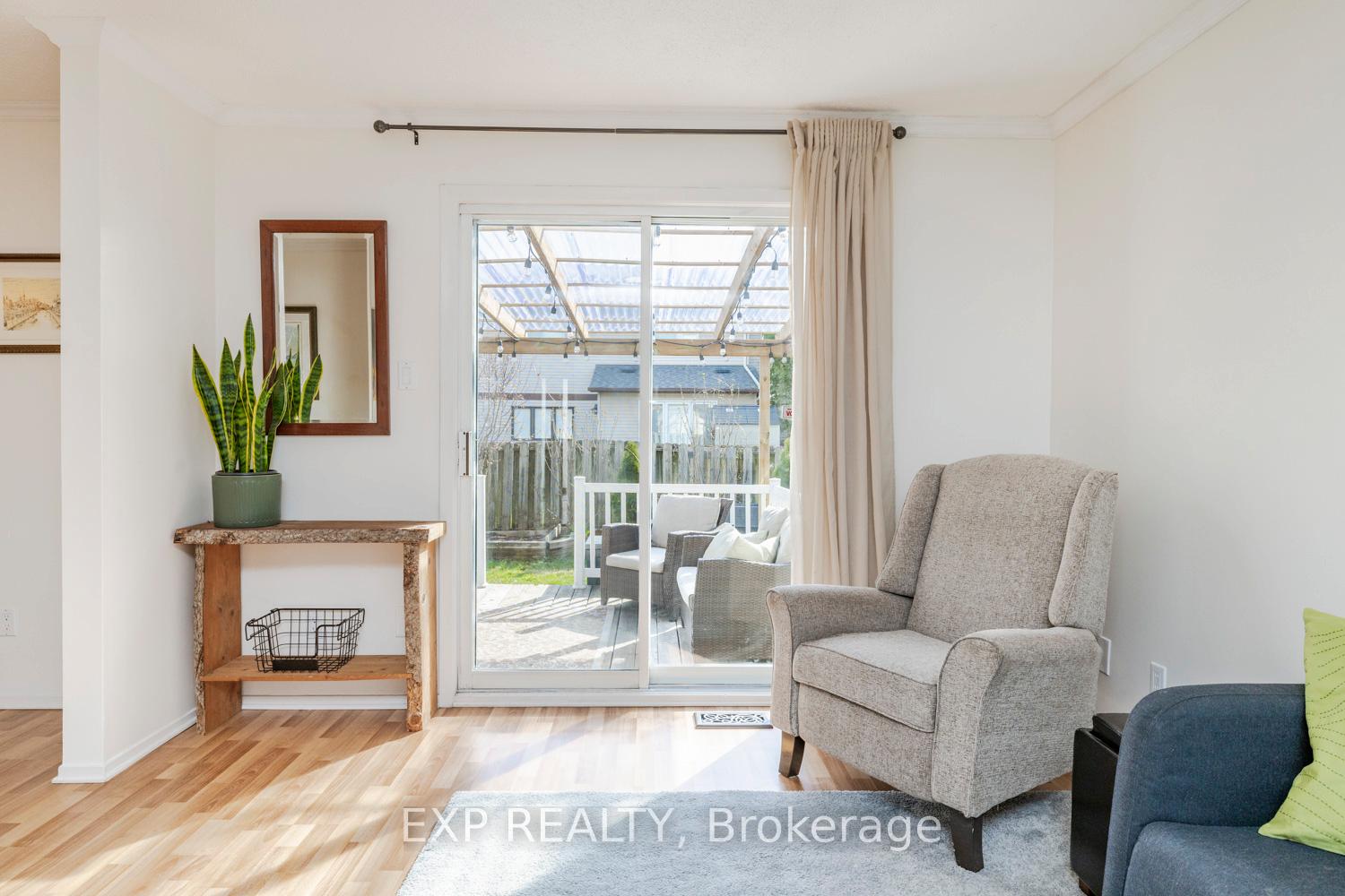 Photo 15 of 1465 Bradshaw Crescent, Ottawa, Pineview — HOMEH