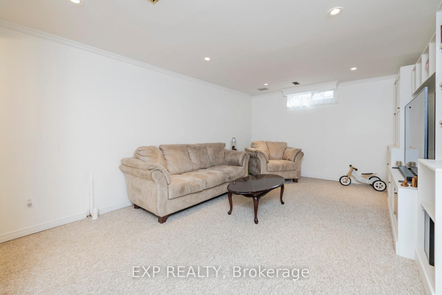 Photo 37 of 1465 Bradshaw Crescent, Ottawa, Pineview — HOMEH