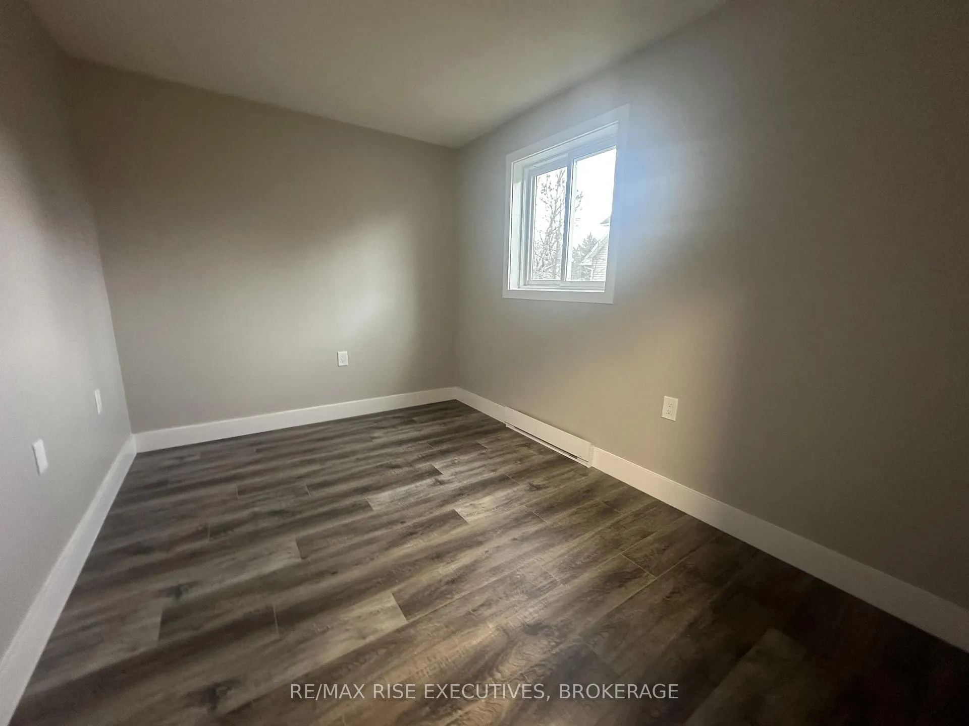 Photo 4 of Unit 2, 565 Emma Street, Gananoque — HOMEH