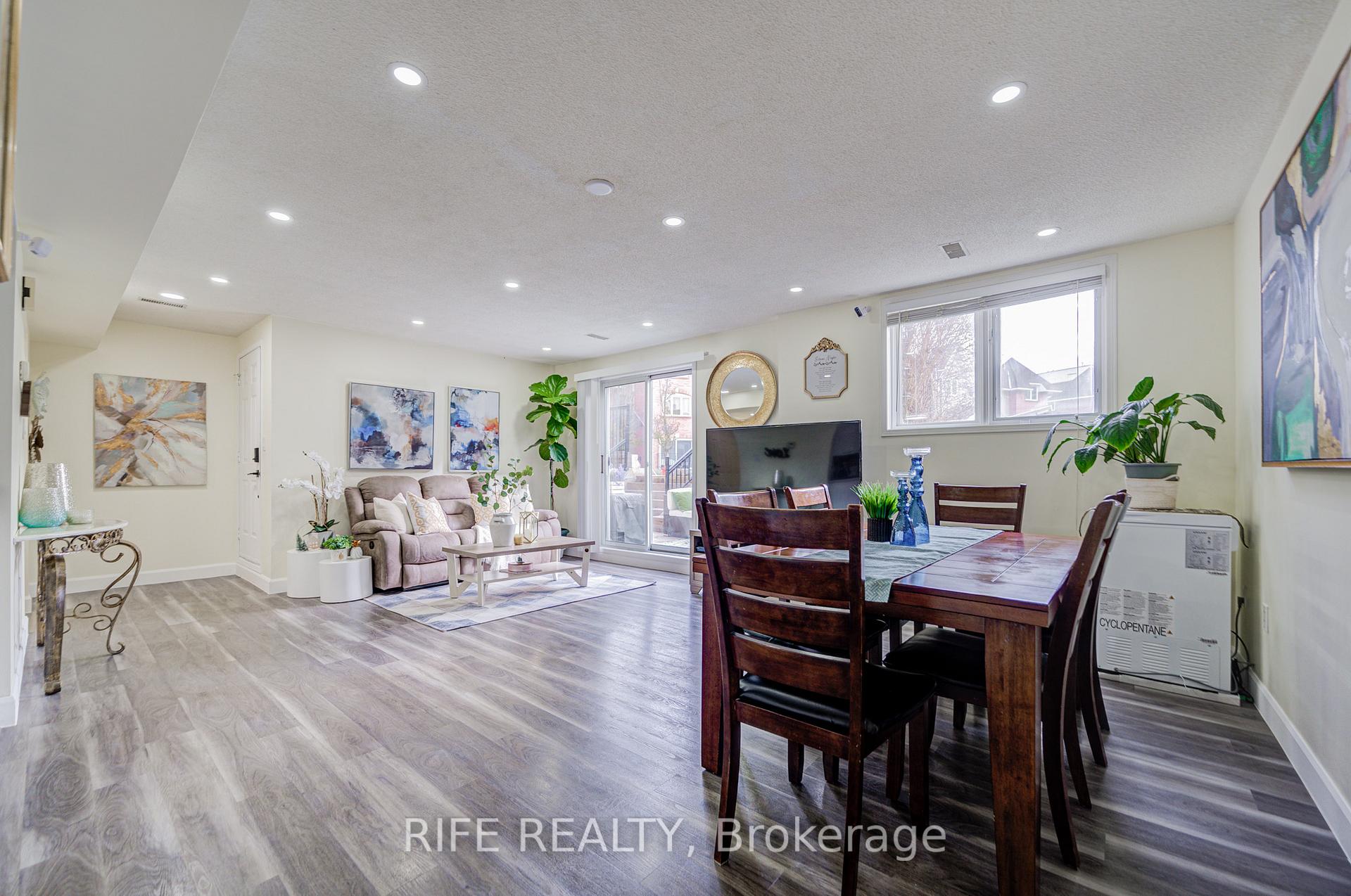 Photo 1 of Unit 1033, 75 Weldrick Road E, Richmond Hill, Observatory — HOMEH