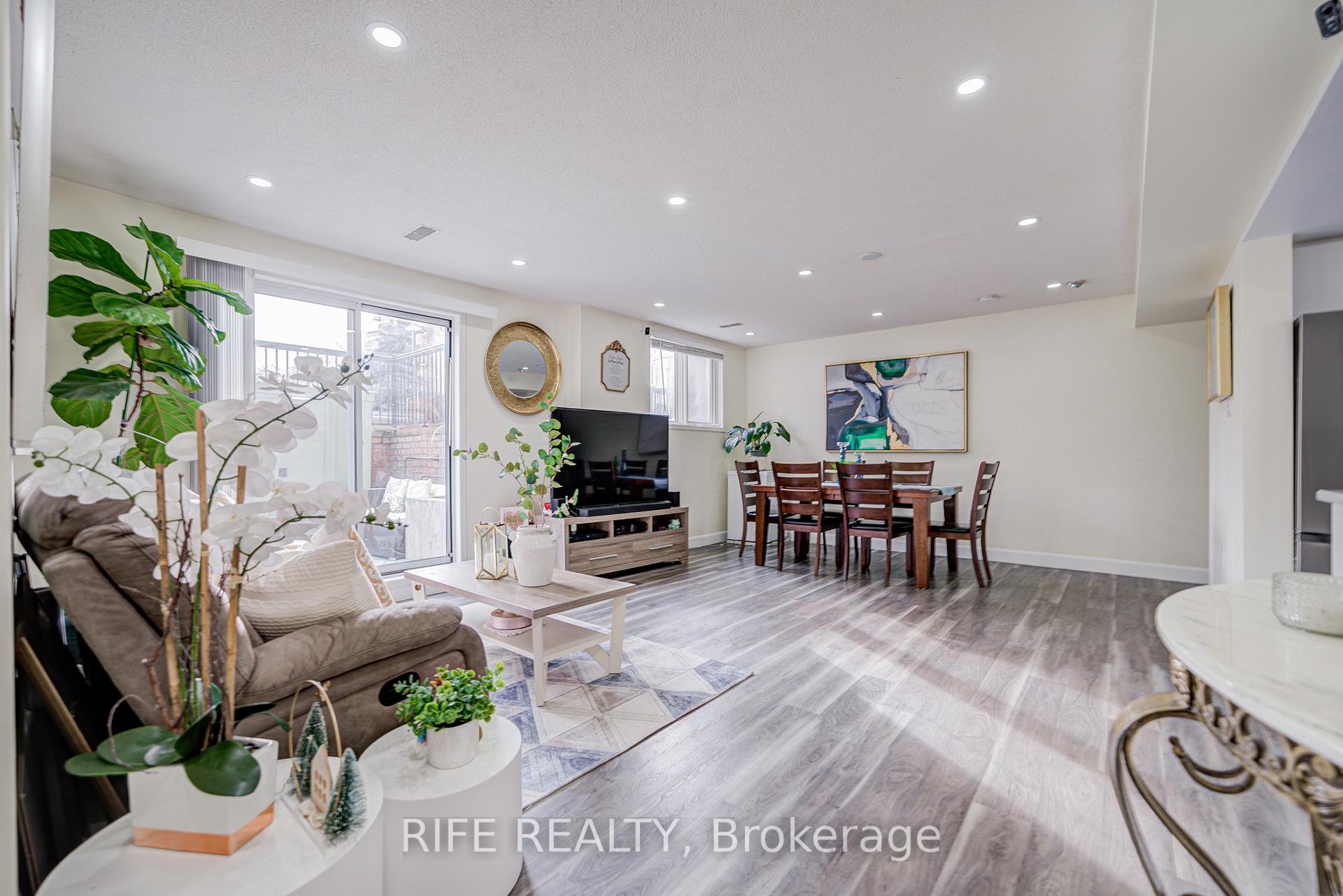 Photo 4 of Unit 1033, 75 Weldrick Road E, Richmond Hill, Observatory — HOMEH