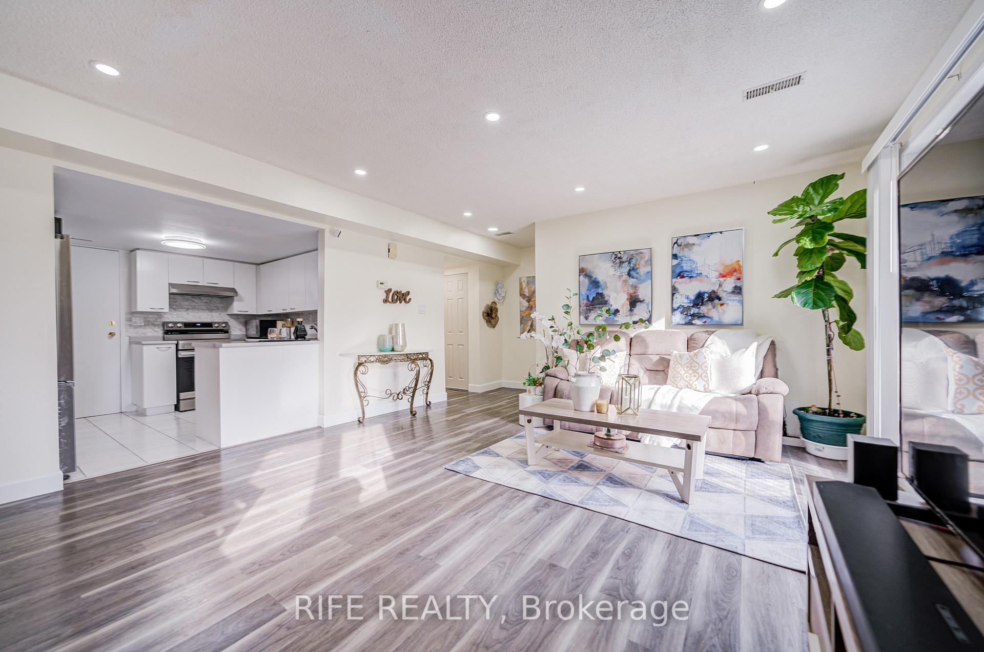 Photo 5 of Unit 1033, 75 Weldrick Road E, Richmond Hill, Observatory — HOMEH
