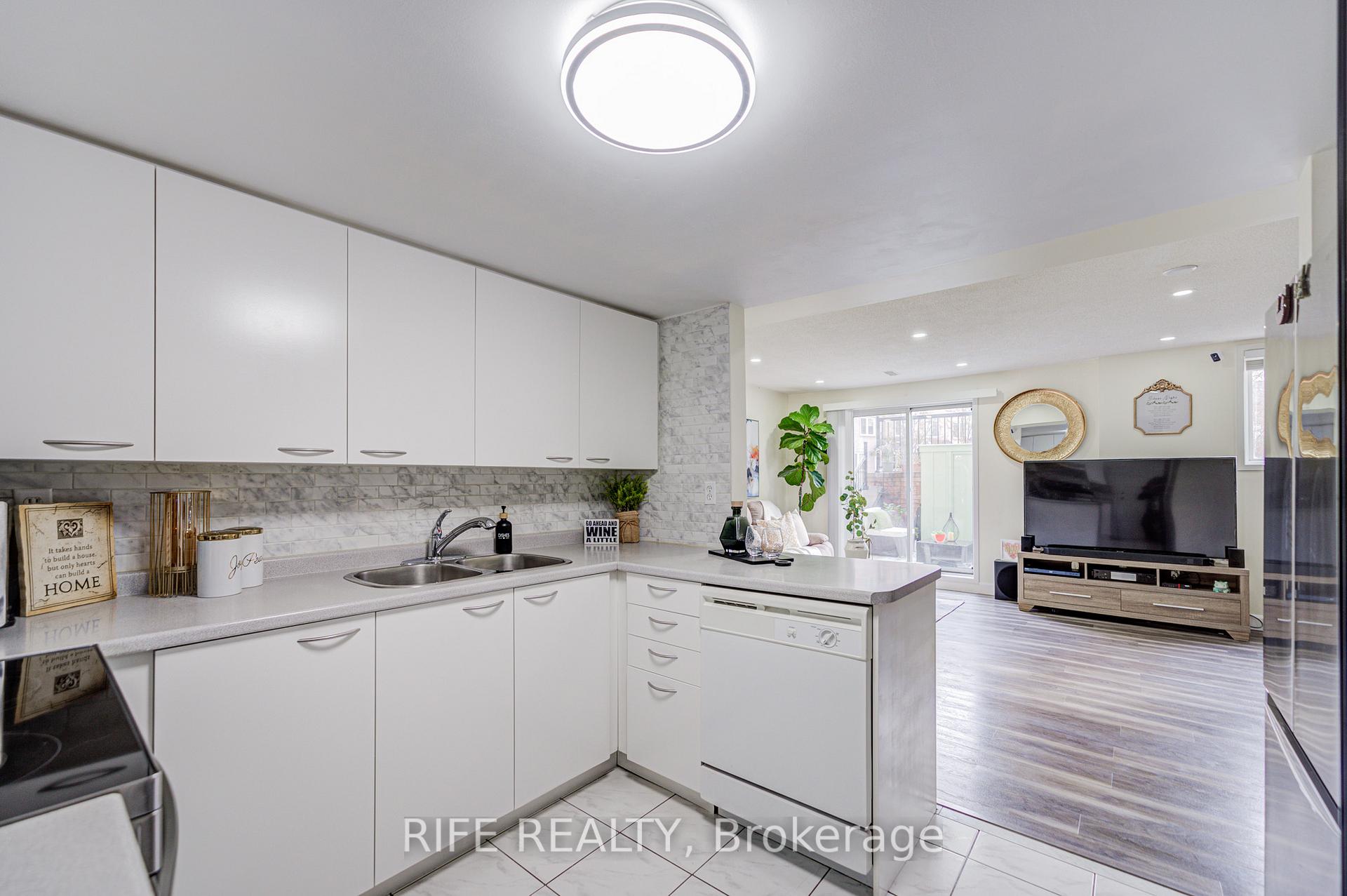 Photo 8 of Unit 1033, 75 Weldrick Road E, Richmond Hill, Observatory — HOMEH