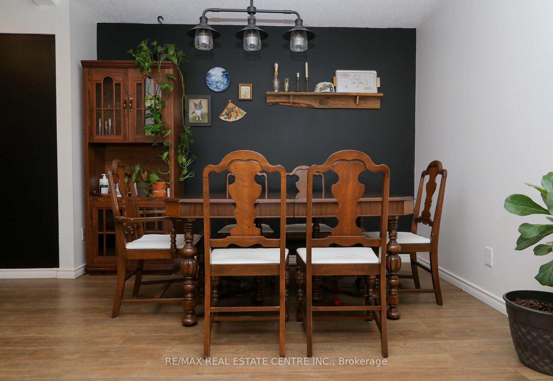 Photo 3 of Unit 1, 423 Keats Way, Waterloo — HOMEH