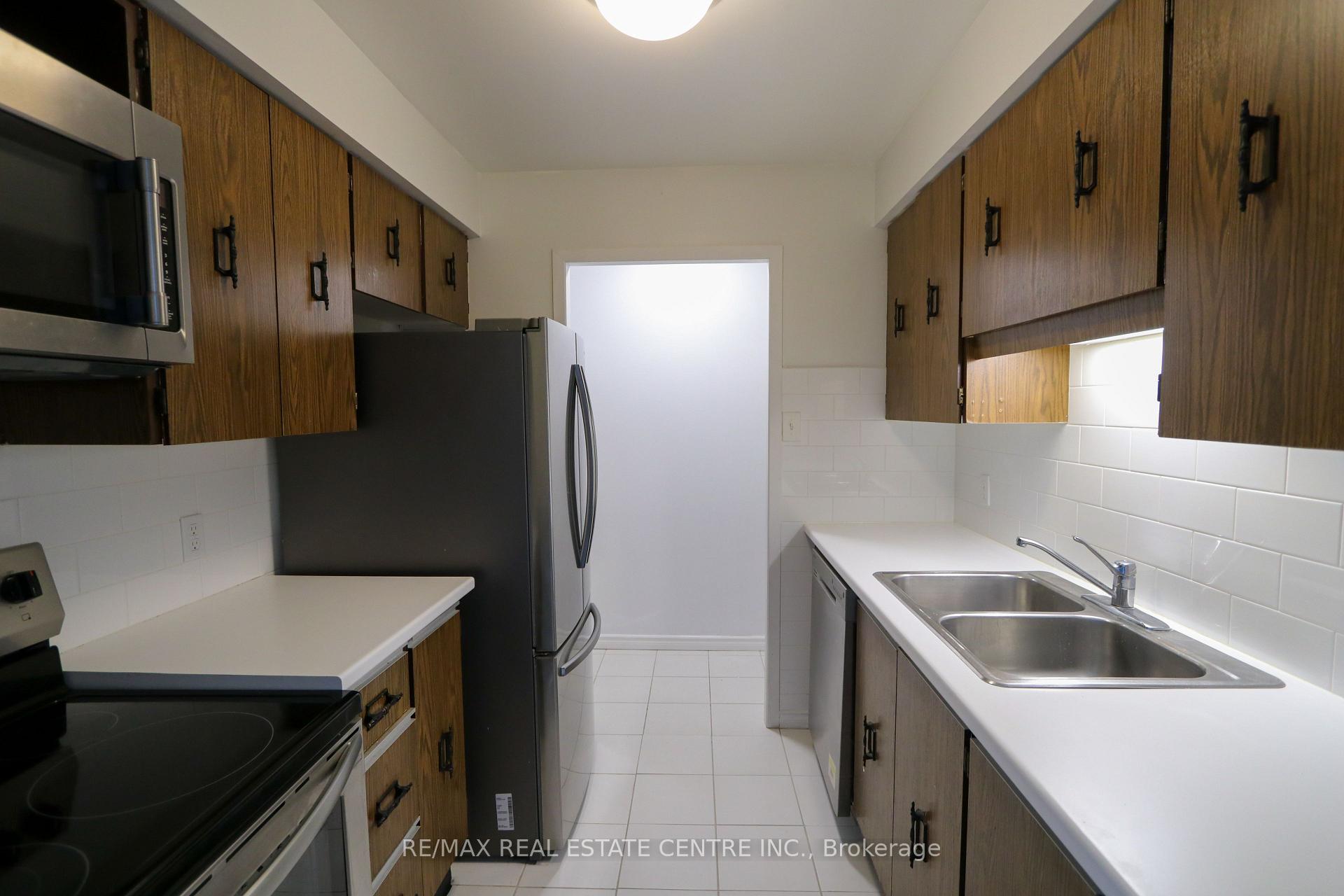 Photo 7 of Unit 1, 423 Keats Way, Waterloo — HOMEH