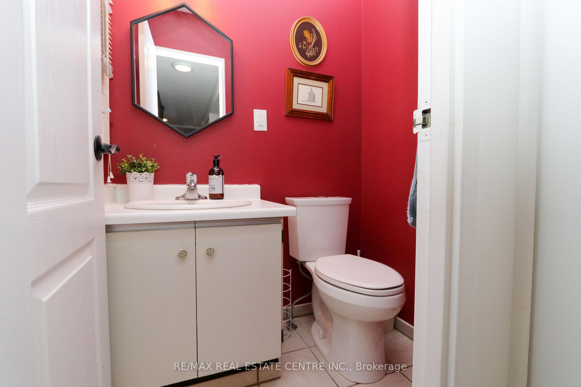 Photo 11 of Unit 1, 423 Keats Way, Waterloo — HOMEH