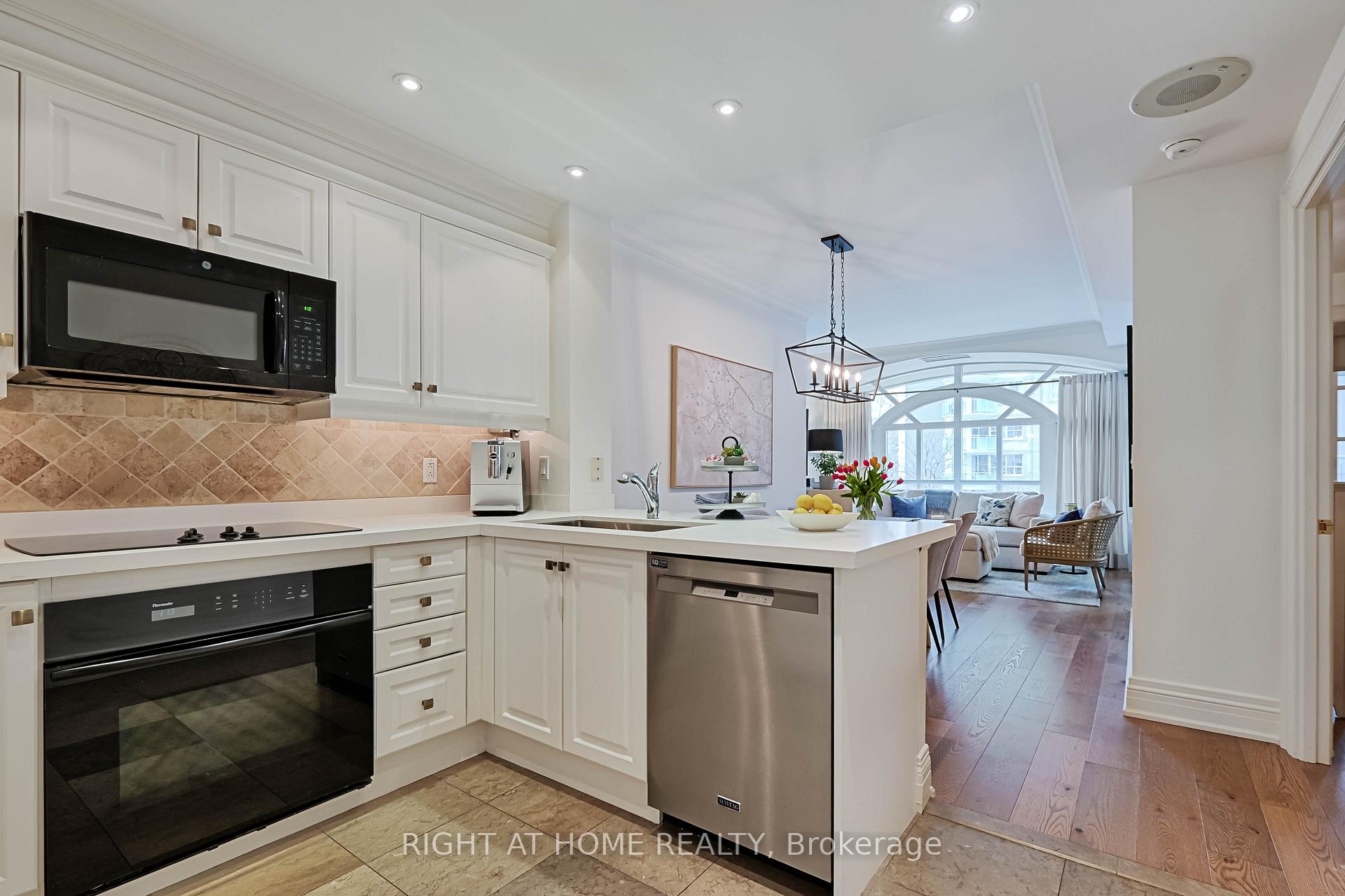 Photo 6 of Unit 209, 33 Delisle Avenue, Toronto, Yonge-St. Clair — HOMEH