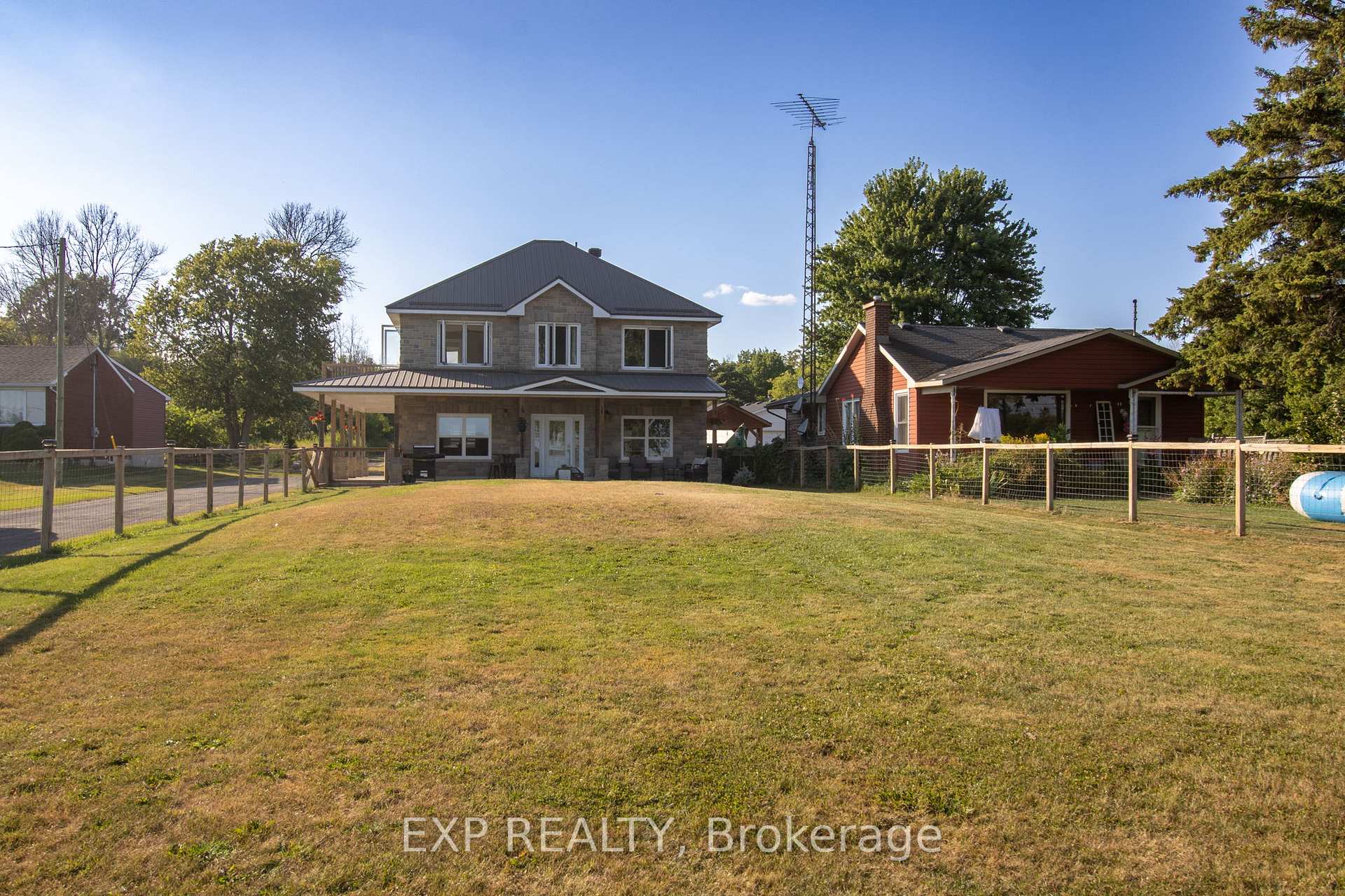Photo 2 of 2406 County Rd 2, Edwardsburgh/Cardinal, Edwardsburgh/Cardinal Twp — HOMEH