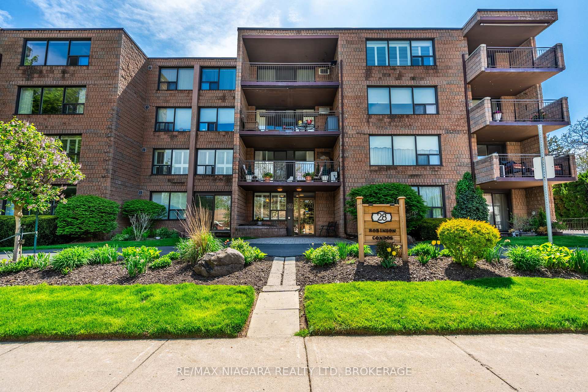 Front of Unit 305, 28 Robinson Street N