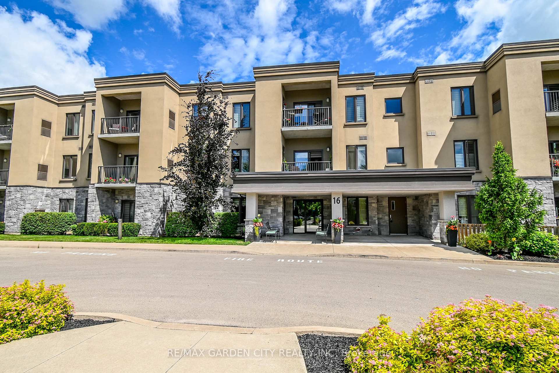 Photo 2 of Unit 208, 16 Sullivan Avenue, Thorold, Thorold Downtown — HOMEH