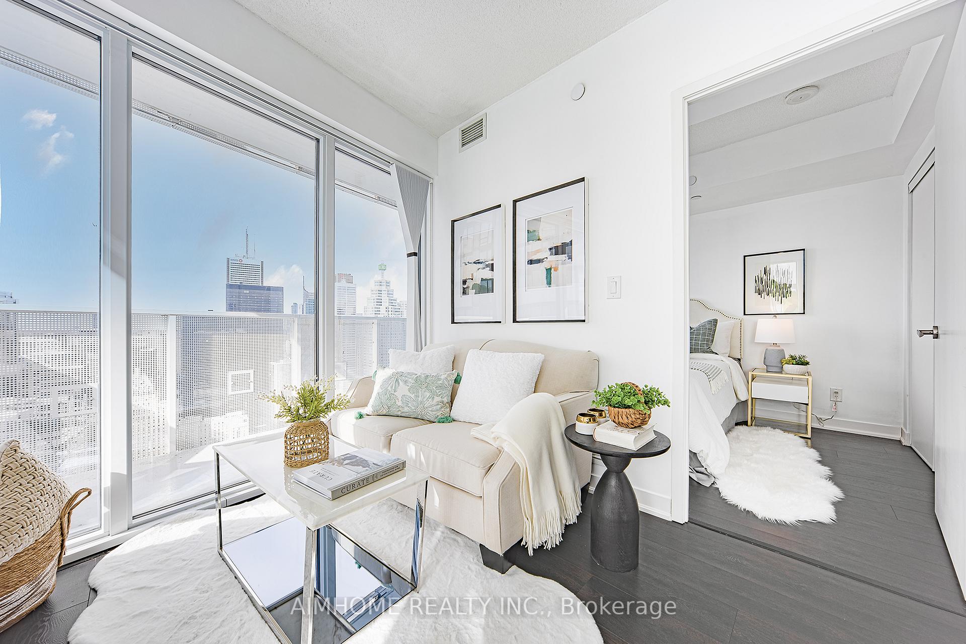 Front of Unit 5602, 88 Harbour Street