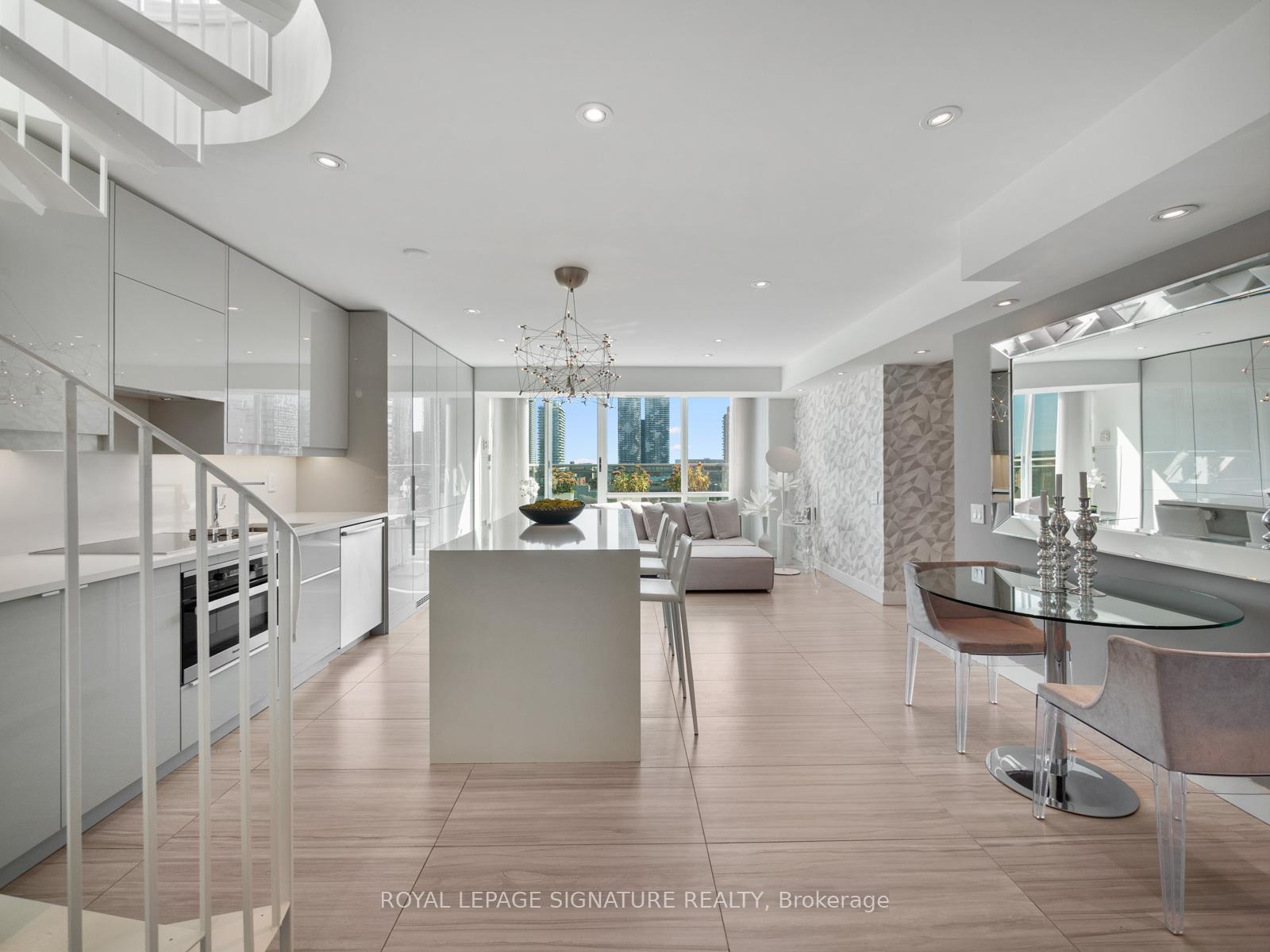 Front of Unit Ph03, 77 Lombard Street