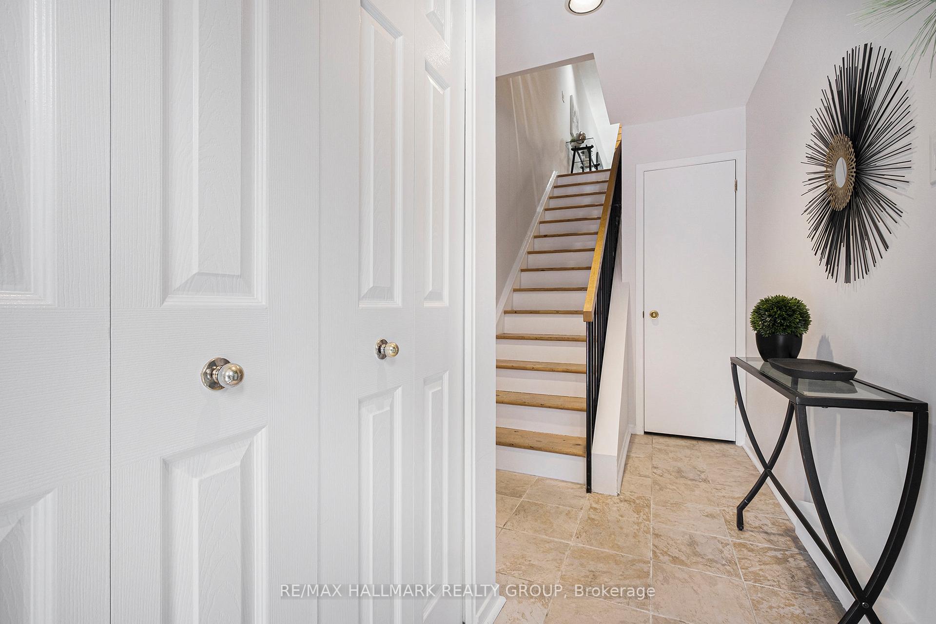 Photo 2 of Unit 15, 20 Charlevoix Street, Ottawa, Vanier — HOMEH