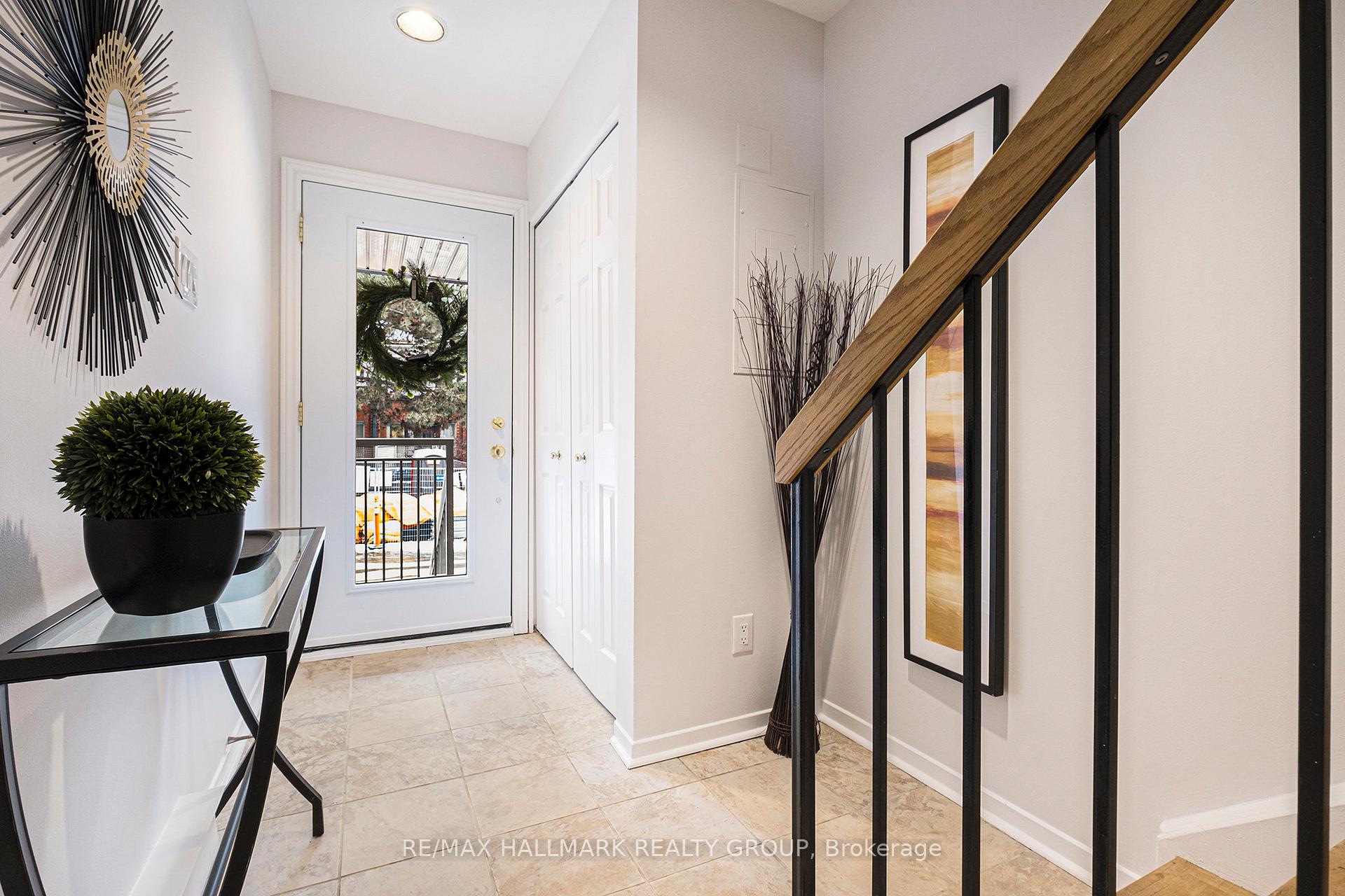 Photo 3 of Unit 15, 20 Charlevoix Street, Ottawa, Vanier — HOMEH