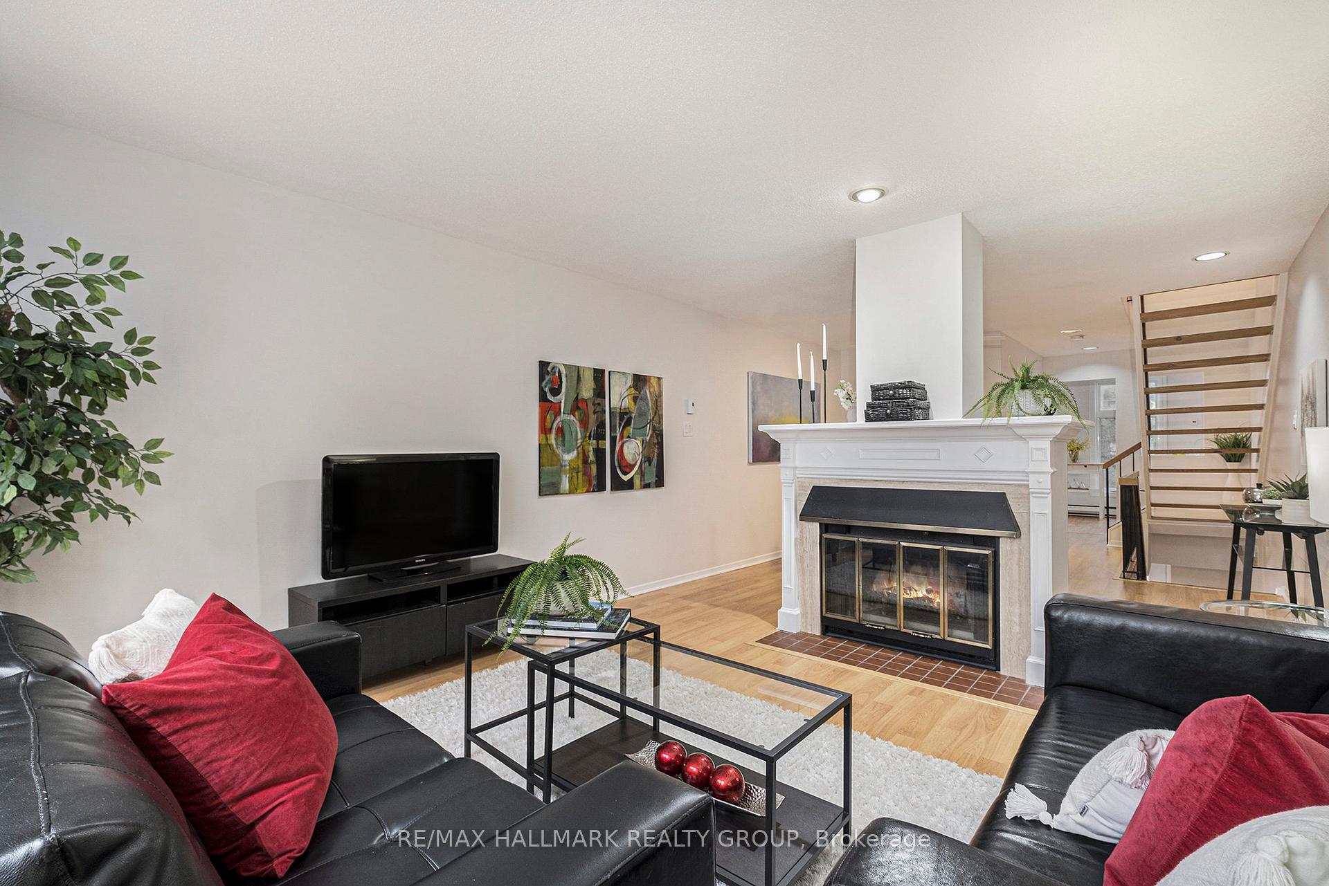 Photo 5 of Unit 15, 20 Charlevoix Street, Ottawa, Vanier — HOMEH