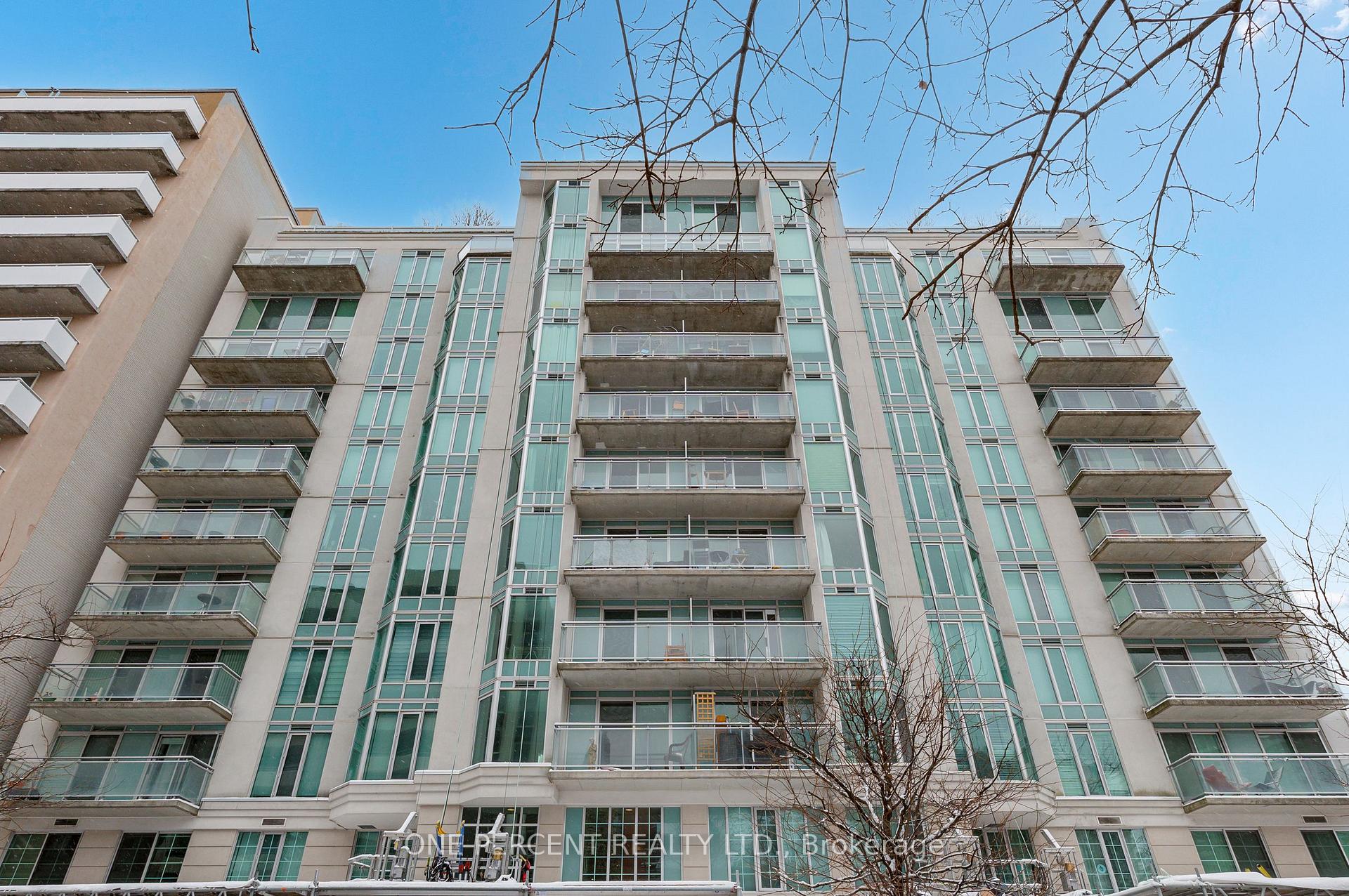 Front of Unit 907, 138 Somerset Street W