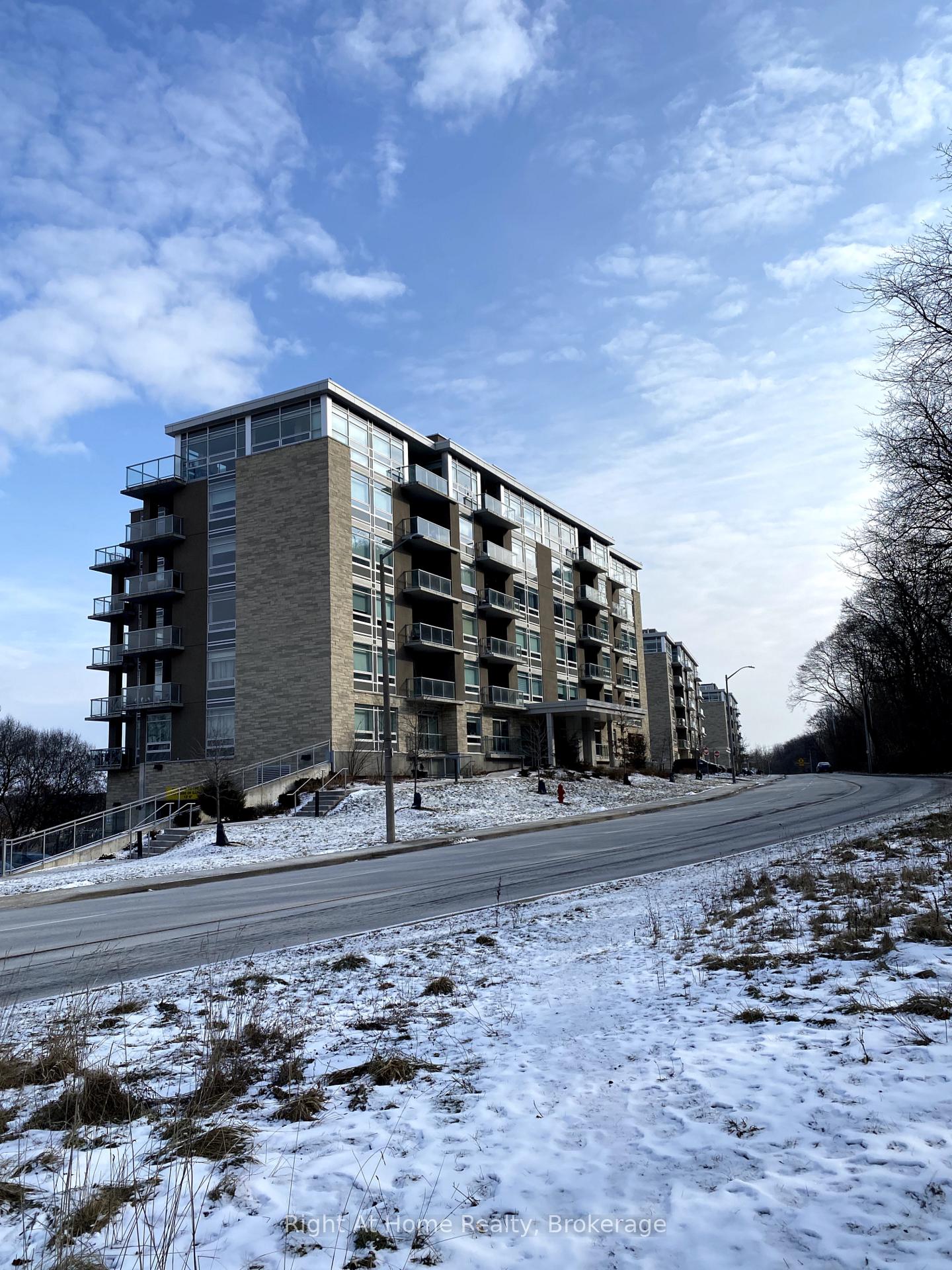 Front of Unit 606, 455 Charlton Avenue E