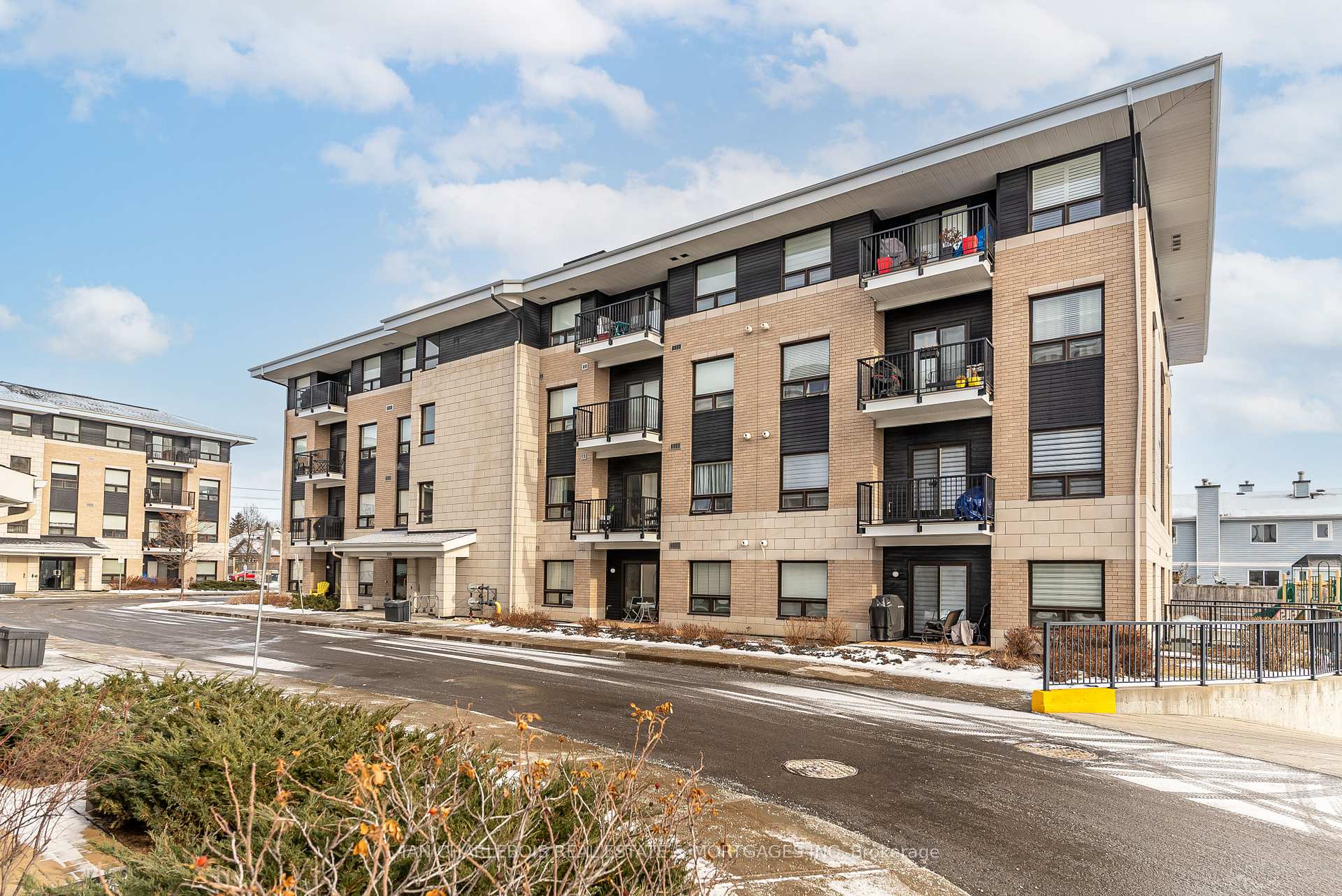 Photo 2 of Unit 104, 225 Winterfell, Ottawa, Hunt Club Park — HOMEH
