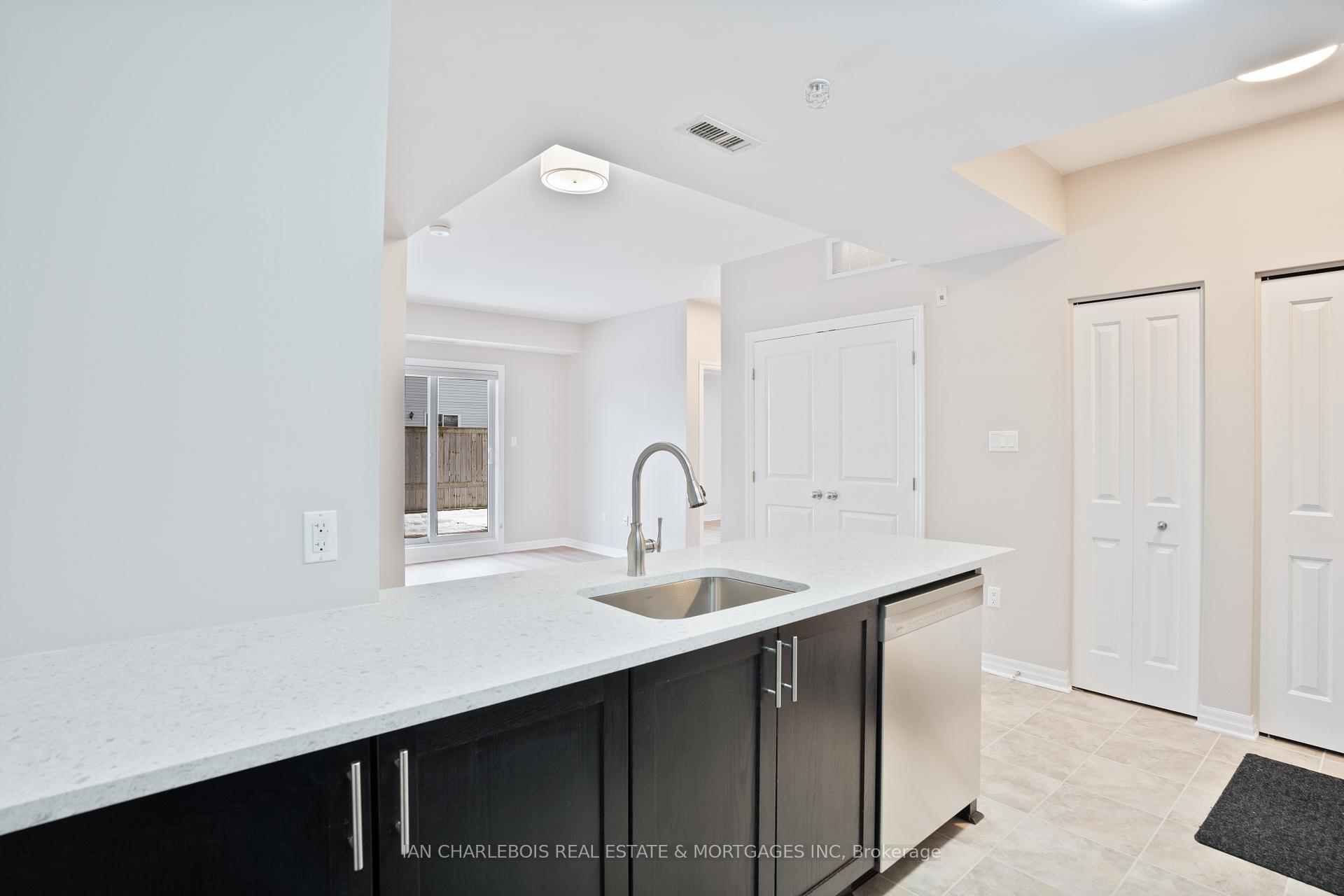 Photo 6 of Unit 104, 225 Winterfell, Ottawa, Hunt Club Park — HOMEH
