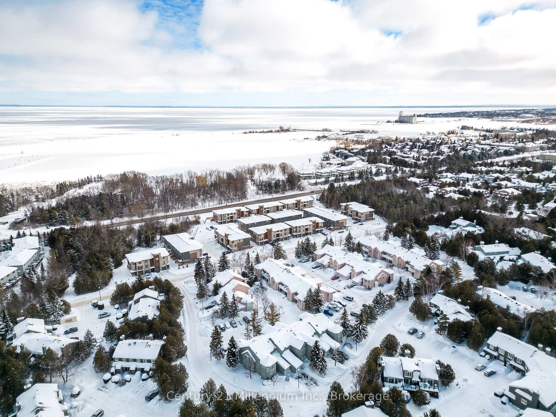 Photo 43 of Unit 19, 152 Fairway Crescent, Collingwood — HOMEH