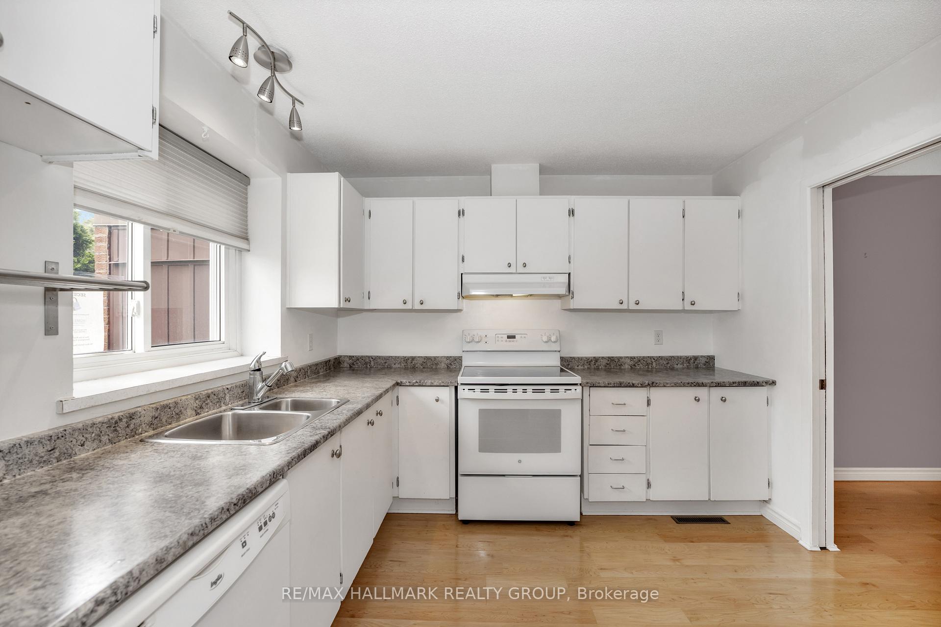 Photo 5 of 247 Pickford Drive, Ottawa, Kanata - Katimavik — HOMEH