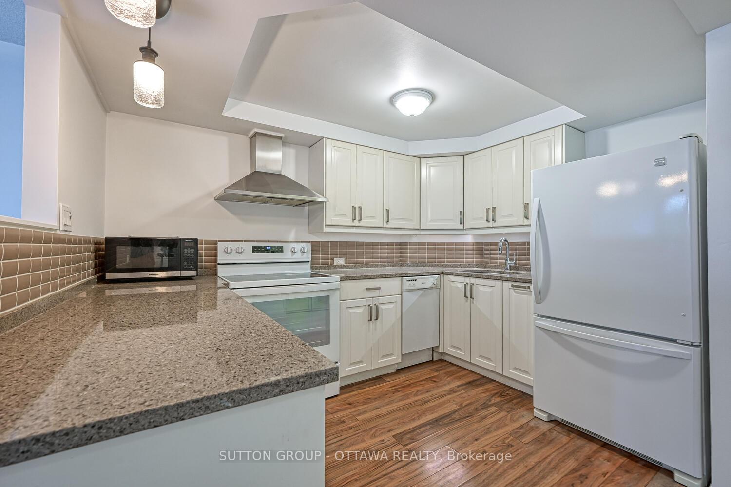 Photo 2 of Unit 202, 550 Cambridge Street S, Ottawa, West Centre Town — HOMEH