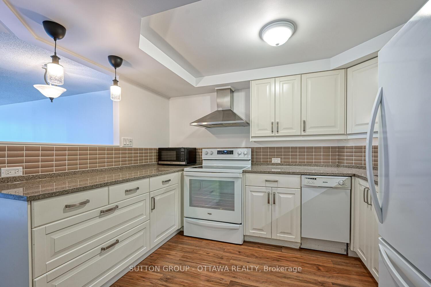 Photo 5 of Unit 202, 550 Cambridge Street S, Ottawa, West Centre Town — HOMEH