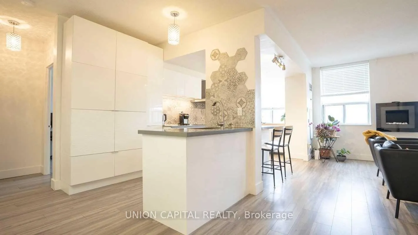 Photo 4 of Unit 313, 7398 Yonge Street, Vaughan, Crestwood-Springfarm-Yorkhill — HOMEH