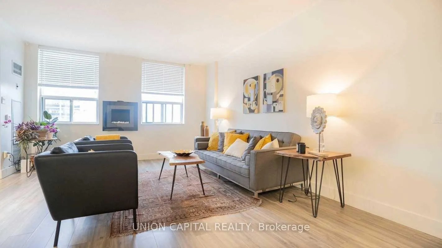 Photo 5 of Unit 313, 7398 Yonge Street, Vaughan, Crestwood-Springfarm-Yorkhill — HOMEH
