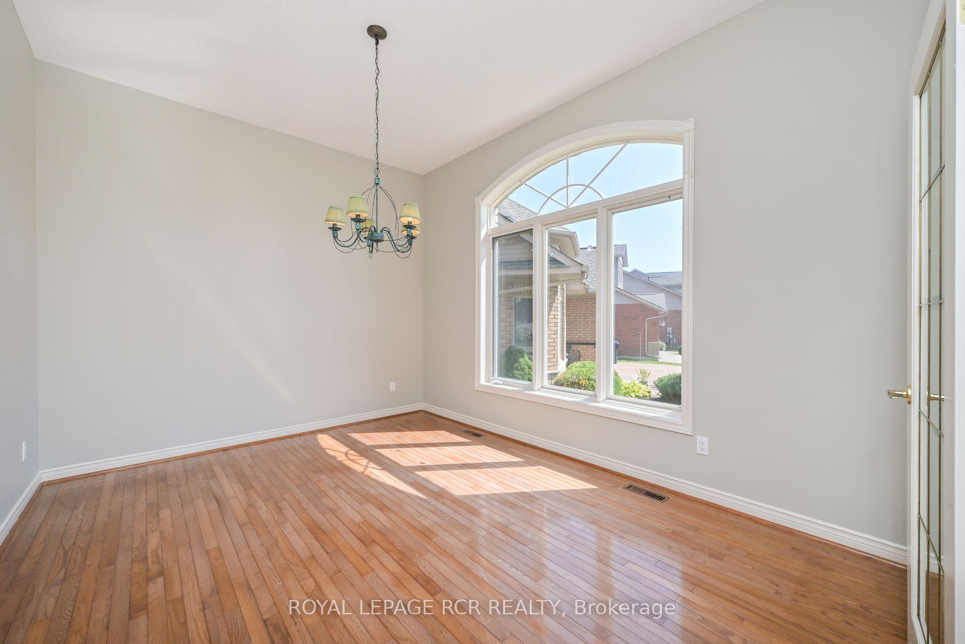 Photo 4 of 10 Forest Link, New Tecumseth, Alliston — HOMEH