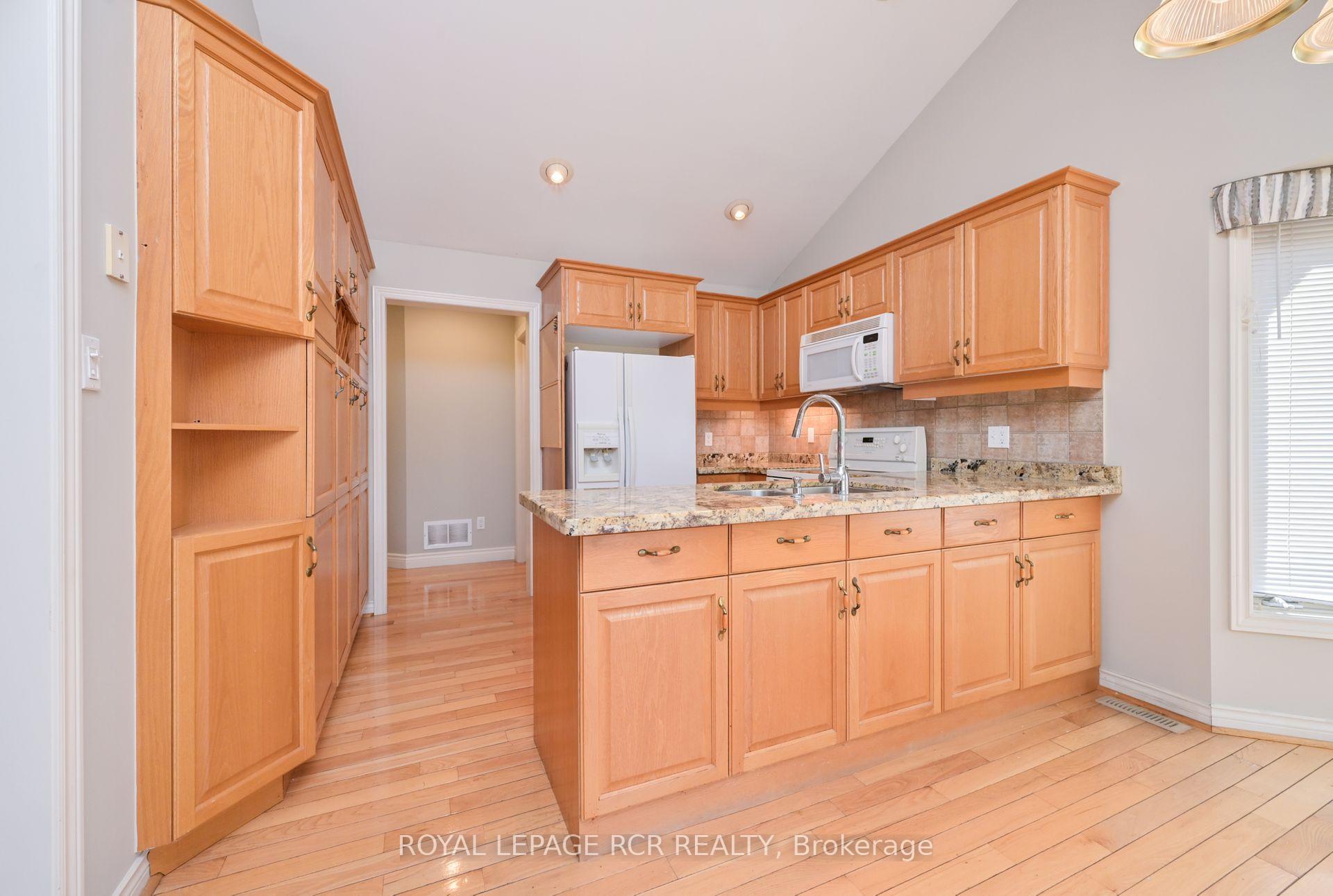 Photo 7 of 10 Forest Link, New Tecumseth, Alliston — HOMEH