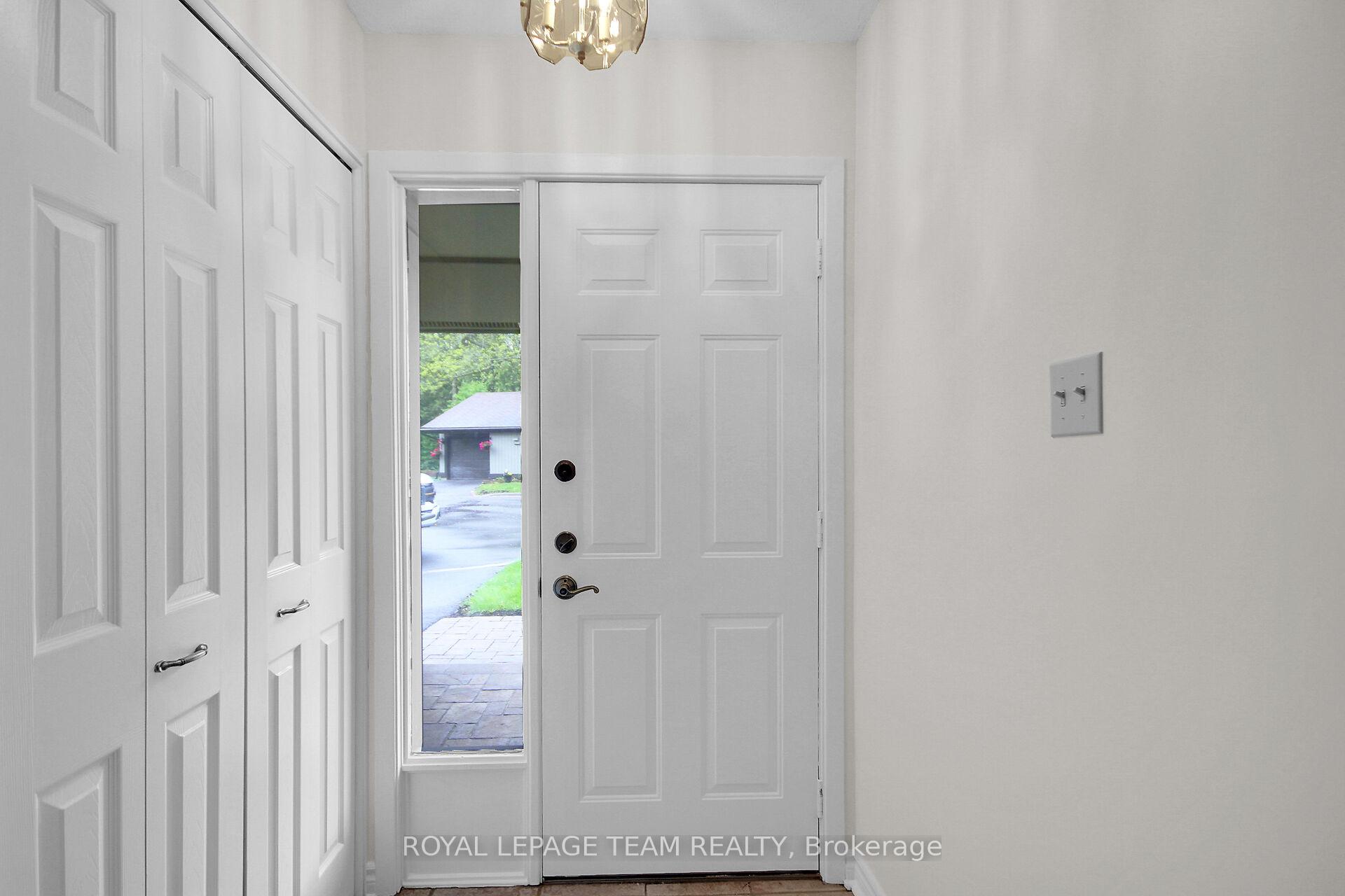 Photo 4 of 6 Meadowmist Court, Ottawa, Stittsville (Central) — HOMEH
