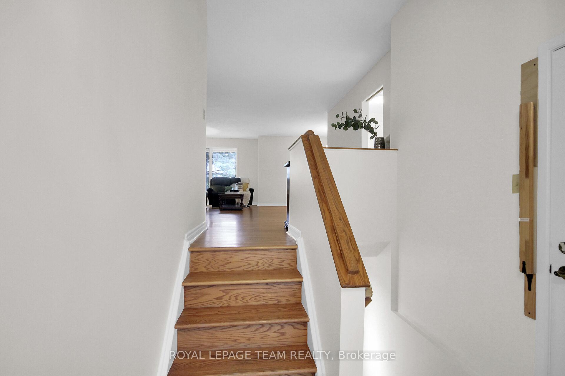 Photo 5 of 6 Meadowmist Court, Ottawa, Stittsville (Central) — HOMEH
