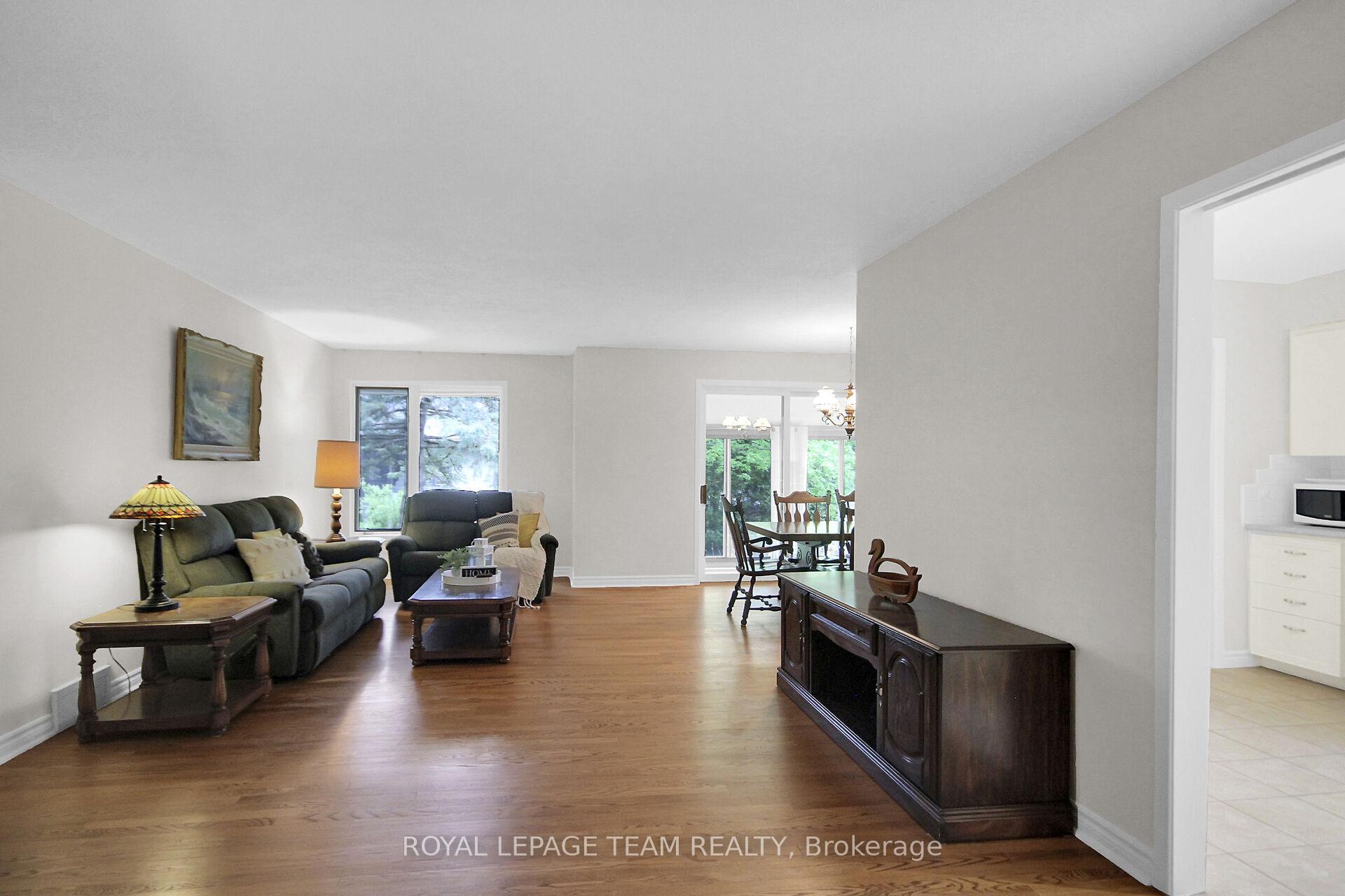 Photo 7 of 6 Meadowmist Court, Ottawa, Stittsville (Central) — HOMEH