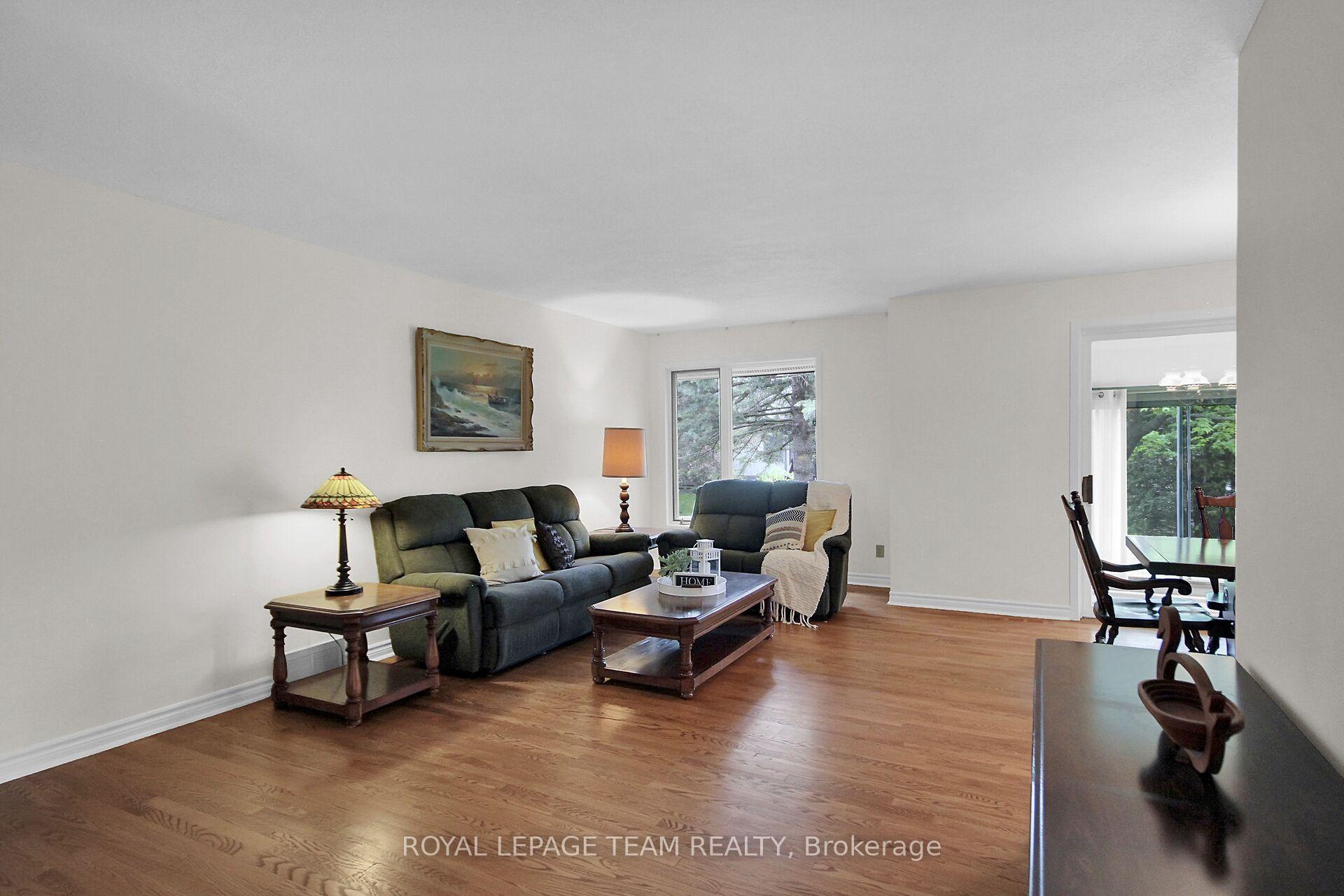Photo 8 of 6 Meadowmist Court, Ottawa, Stittsville (Central) — HOMEH