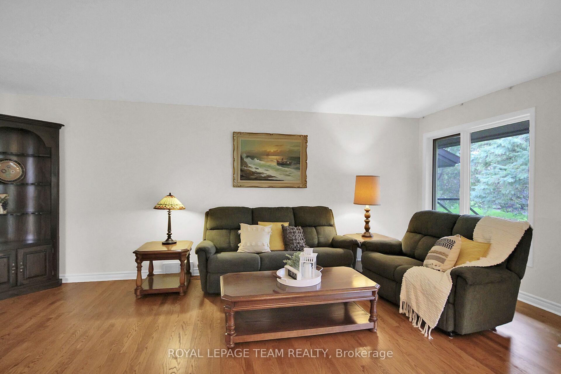 Photo 10 of 6 Meadowmist Court, Ottawa, Stittsville (Central) — HOMEH