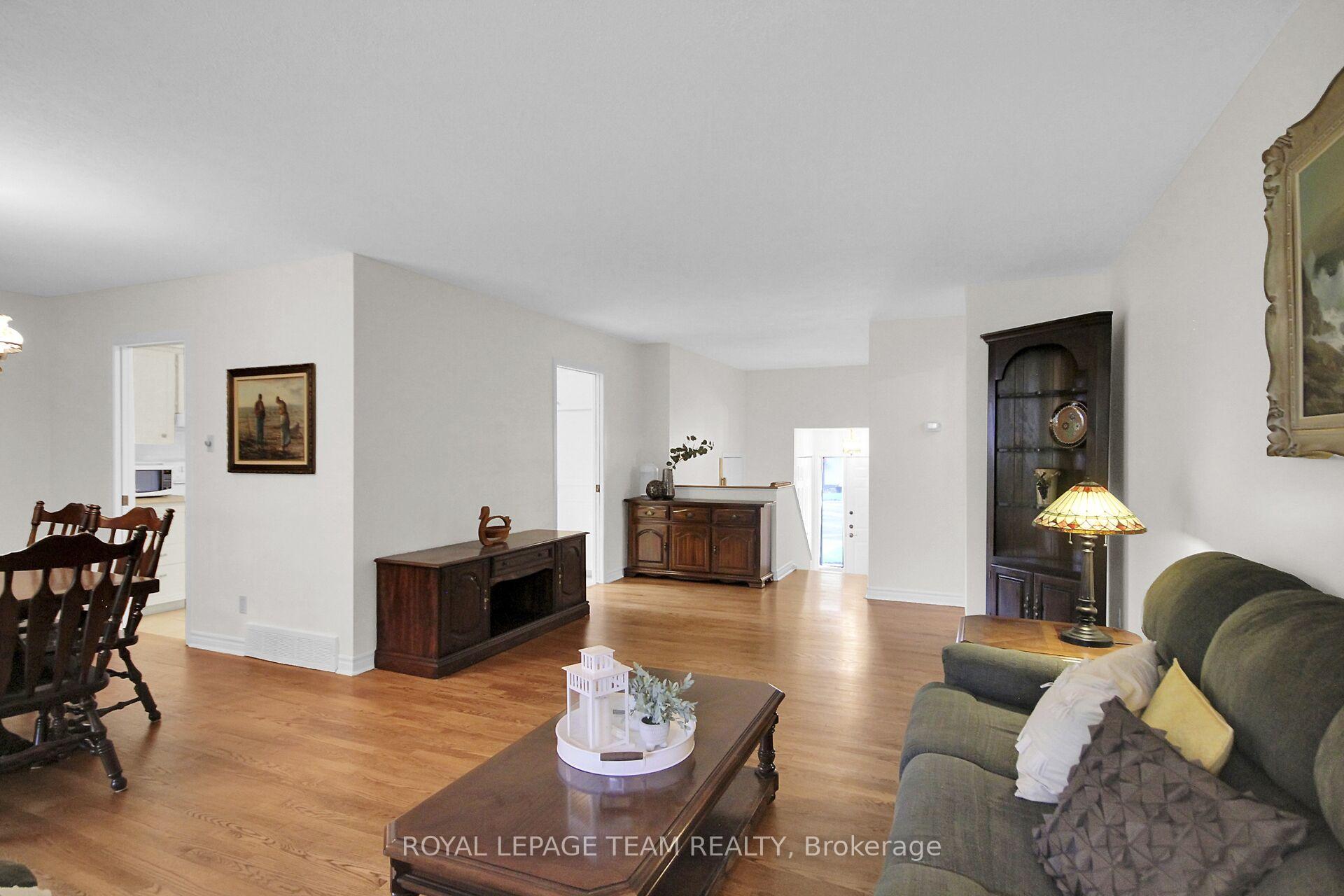 Photo 11 of 6 Meadowmist Court, Ottawa, Stittsville (Central) — HOMEH