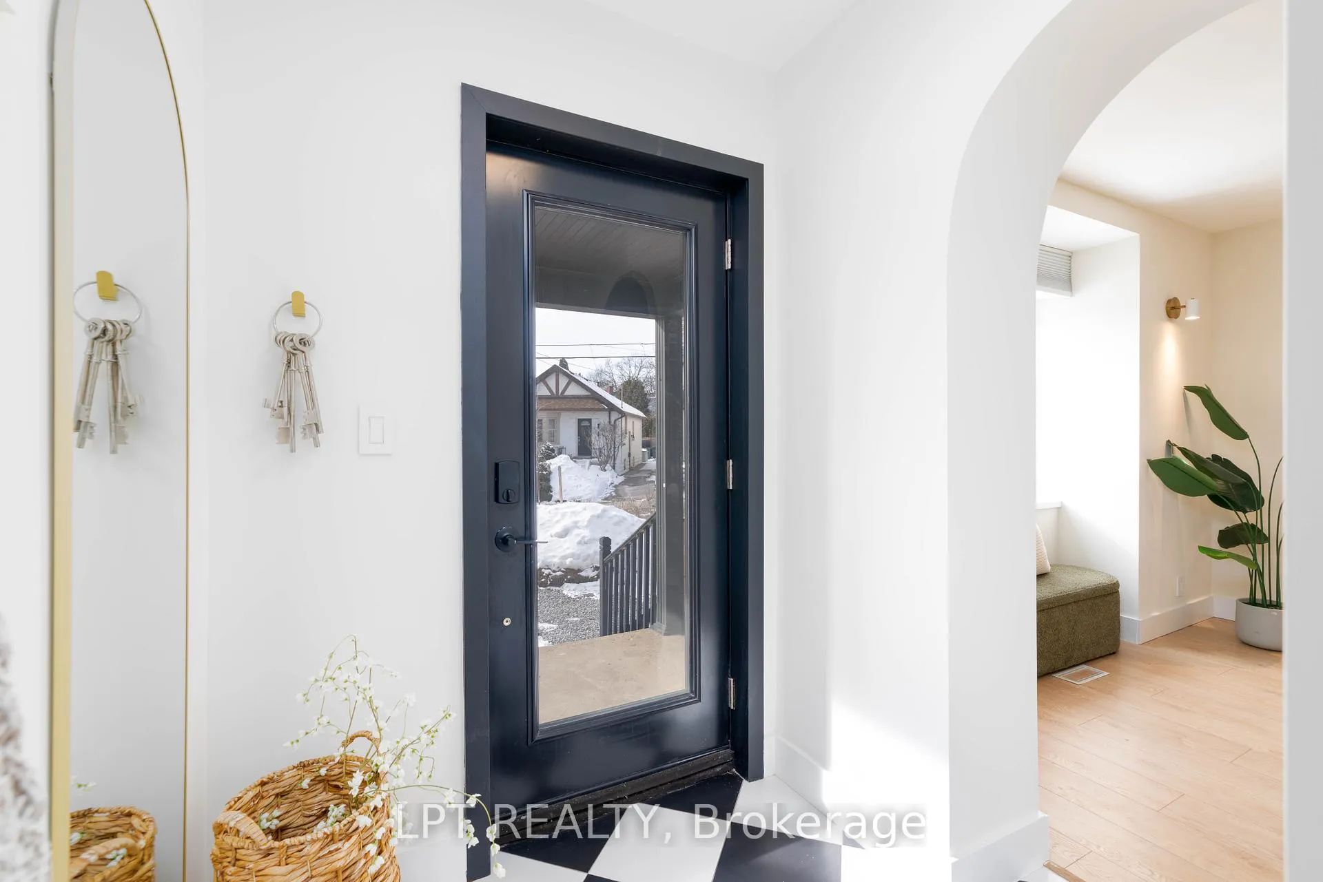 Photo 6 of 91 Cleveland Street, Toronto, Mount Pleasant East — HOMEH