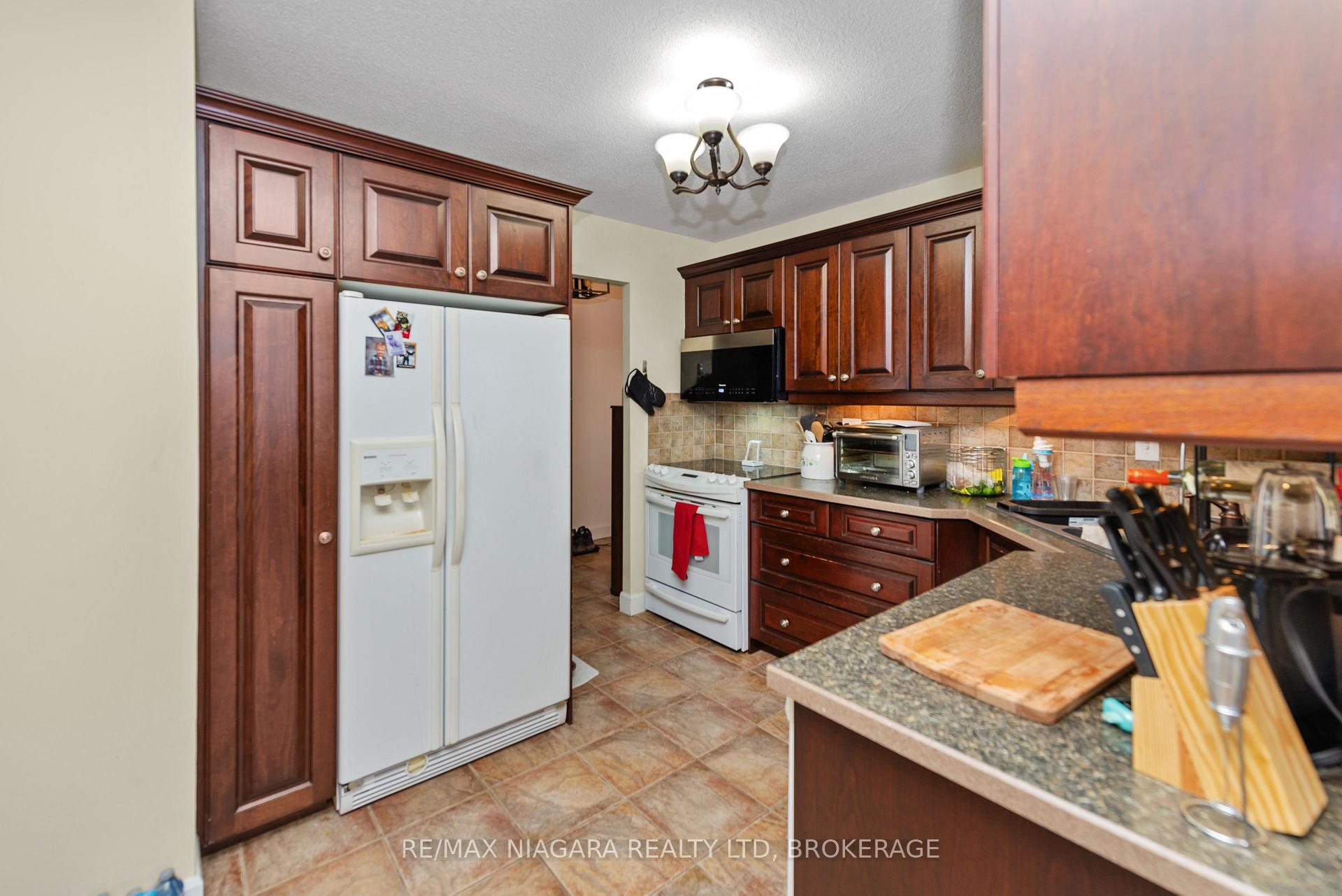 Photo 4 of Unit 504, 7 Gale Crescent, St. Catharines, E. Chester — HOMEH