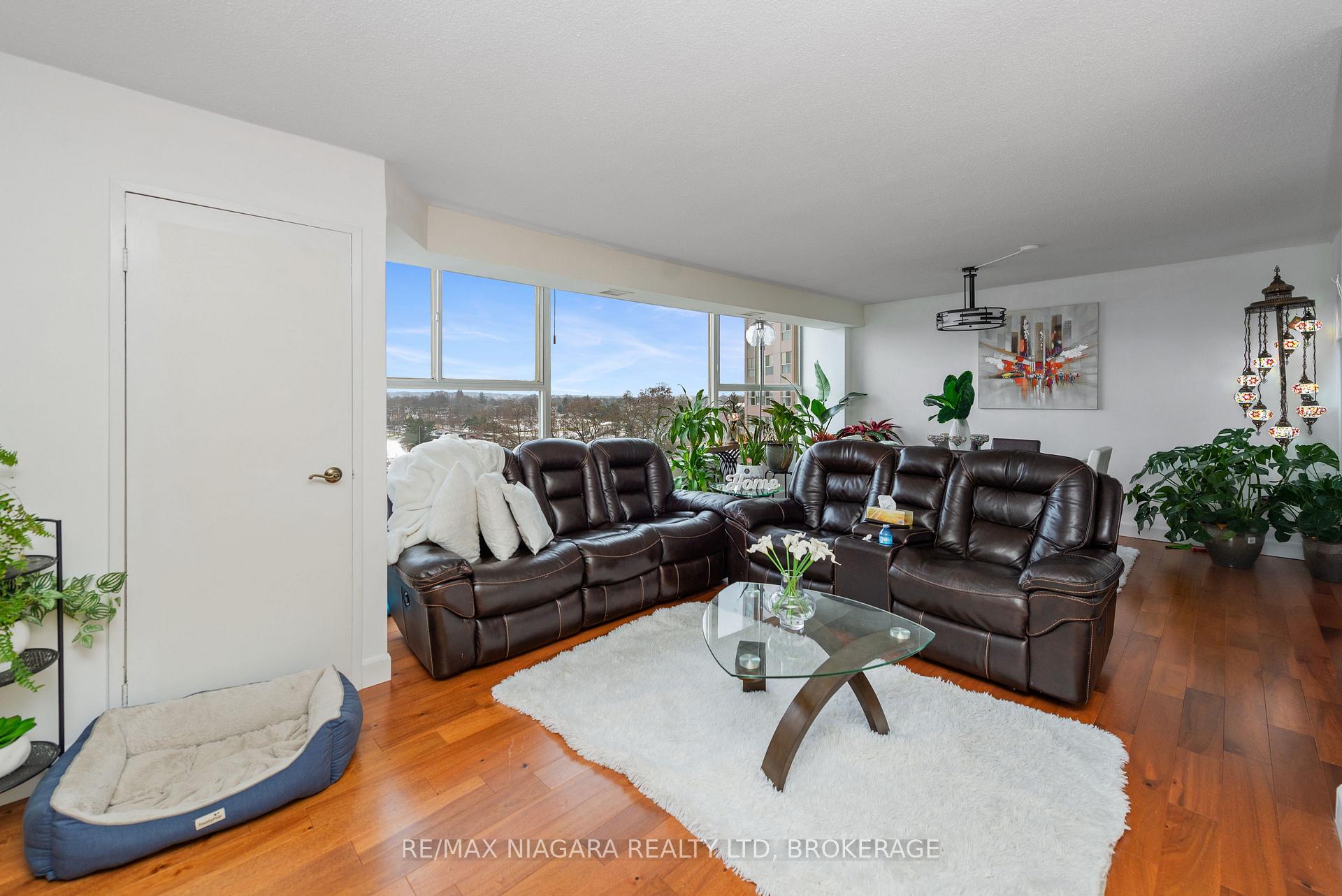 Photo 5 of Unit 504, 7 Gale Crescent, St. Catharines, E. Chester — HOMEH