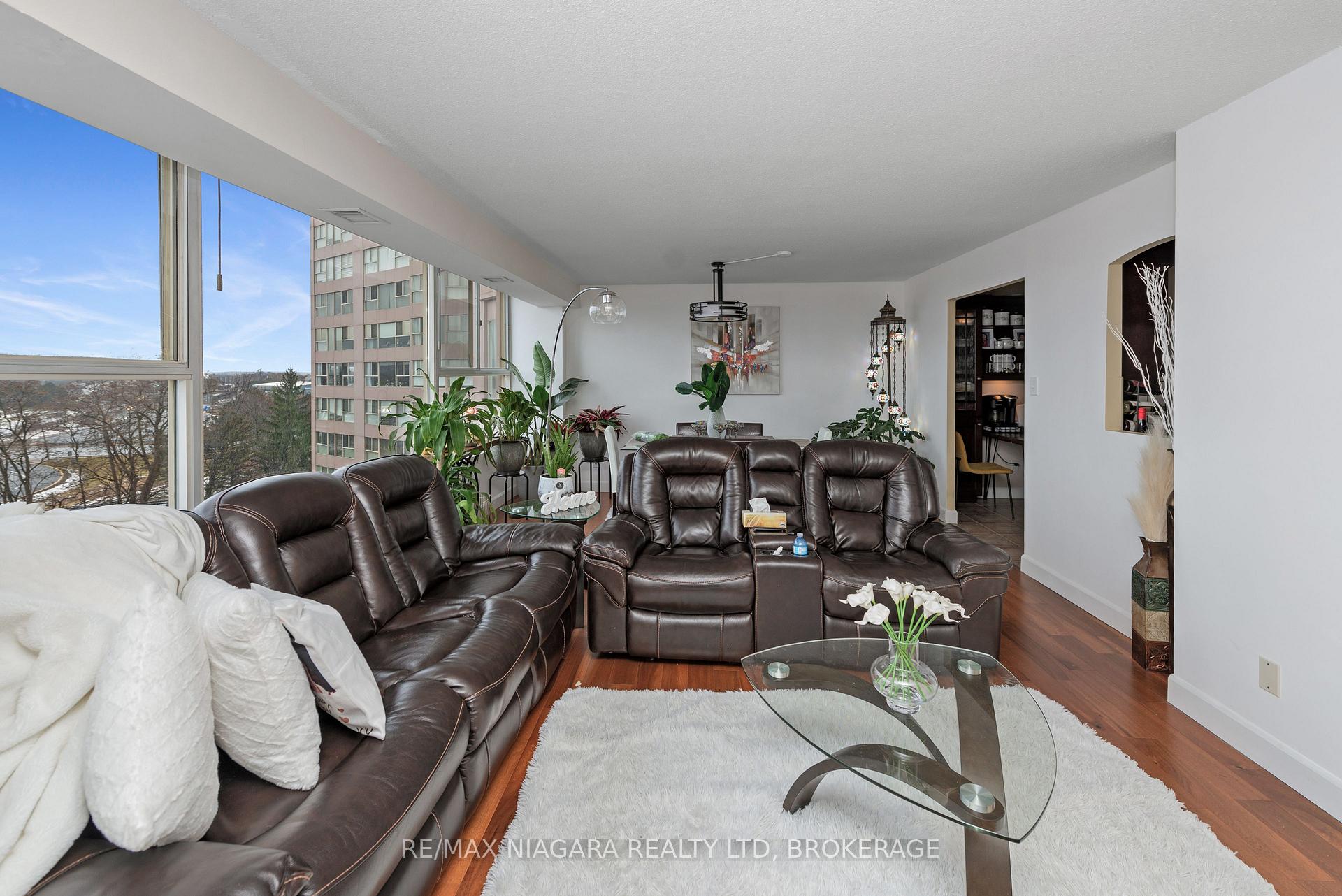 Photo 6 of Unit 504, 7 Gale Crescent, St. Catharines, E. Chester — HOMEH